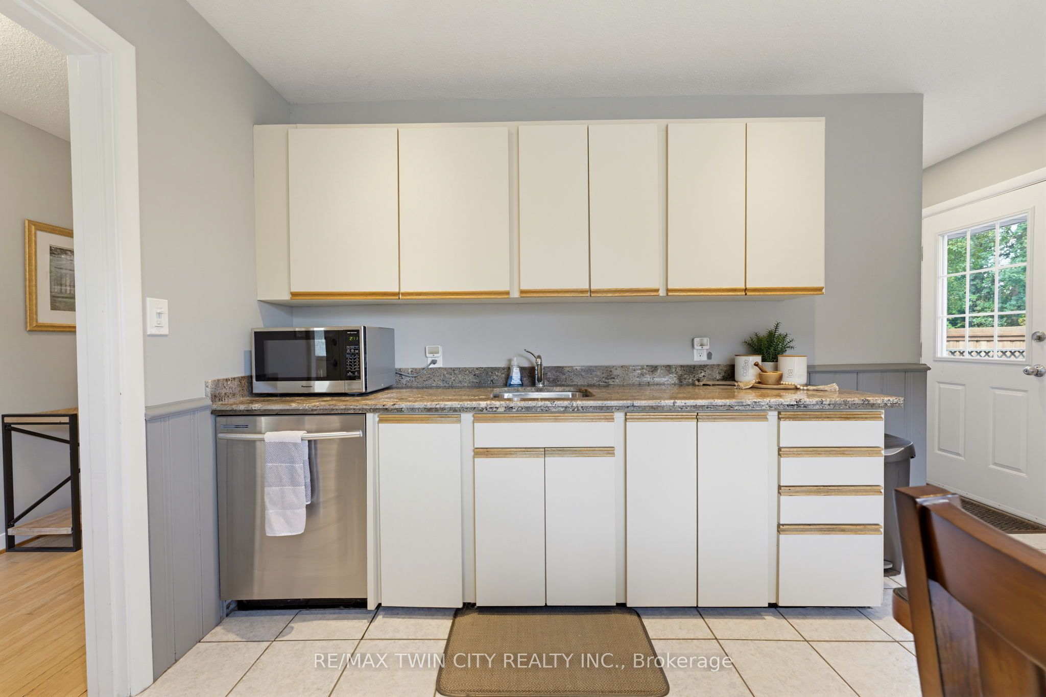 38 Varadi Avenue Property Photo 10
