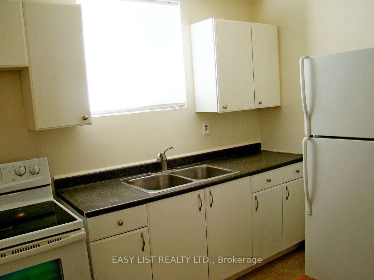 8650 Wyandotte Street E 27 Property Photo 3