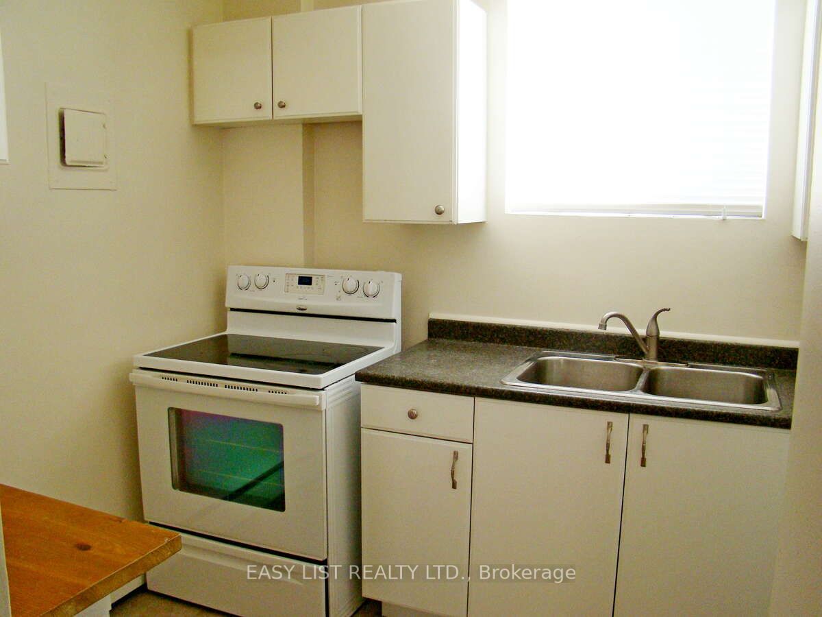 8650 Wyandotte Street E 27 Property Photo 4
