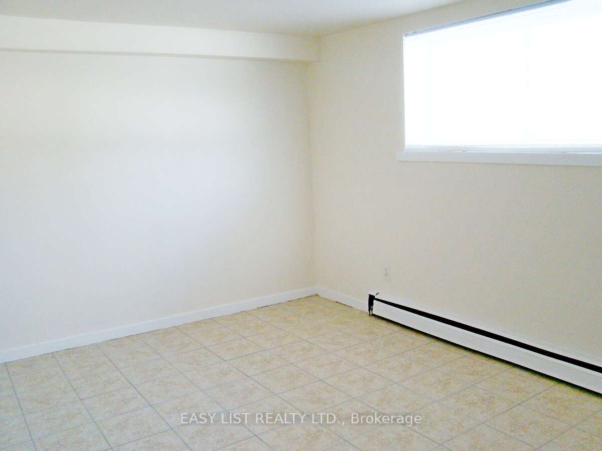 8650 Wyandotte Street E 27 Property Photo 9