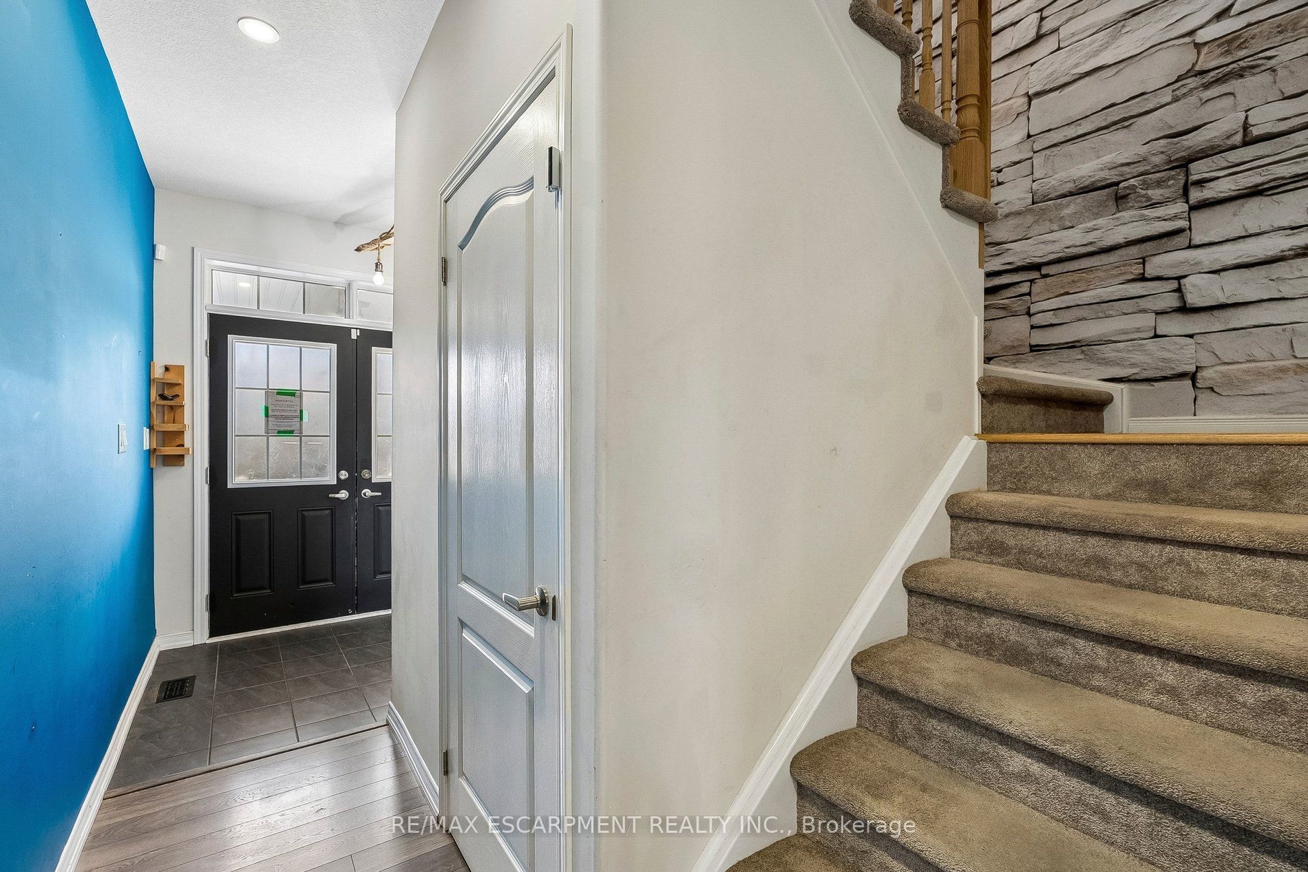 16 Alexandra Drive Property Photo 3