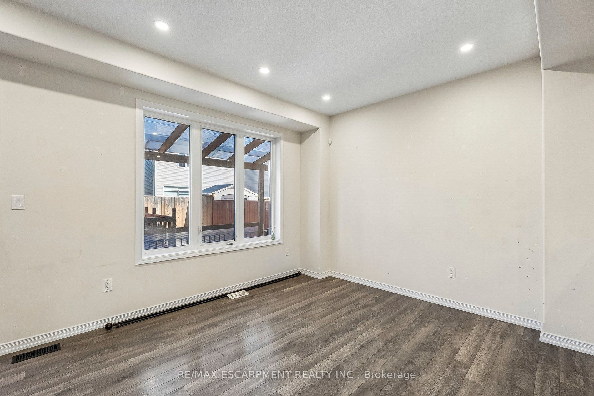 16 Alexandra Drive Property Photo 8