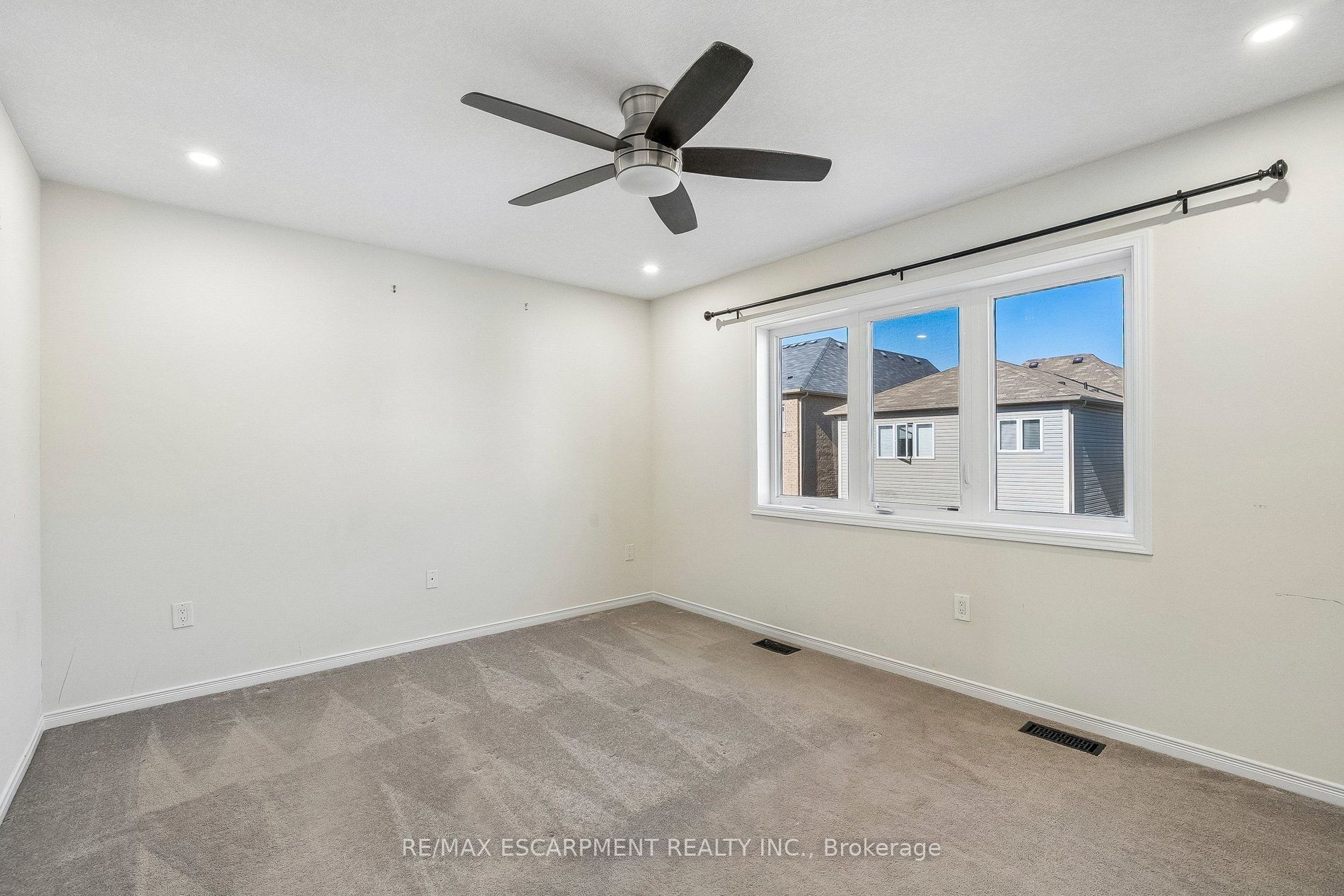 16 Alexandra Drive Property Photo 18