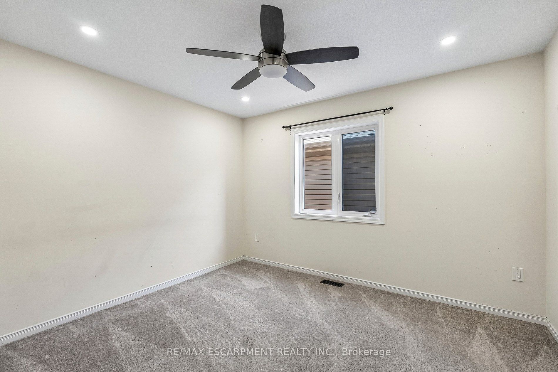 16 Alexandra Drive Property Photo 22