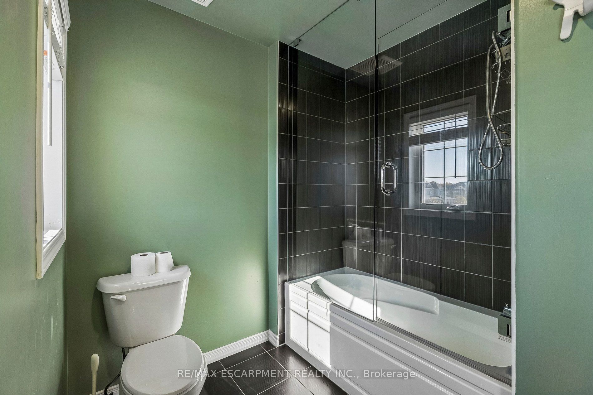 16 Alexandra Drive Property Photo 25