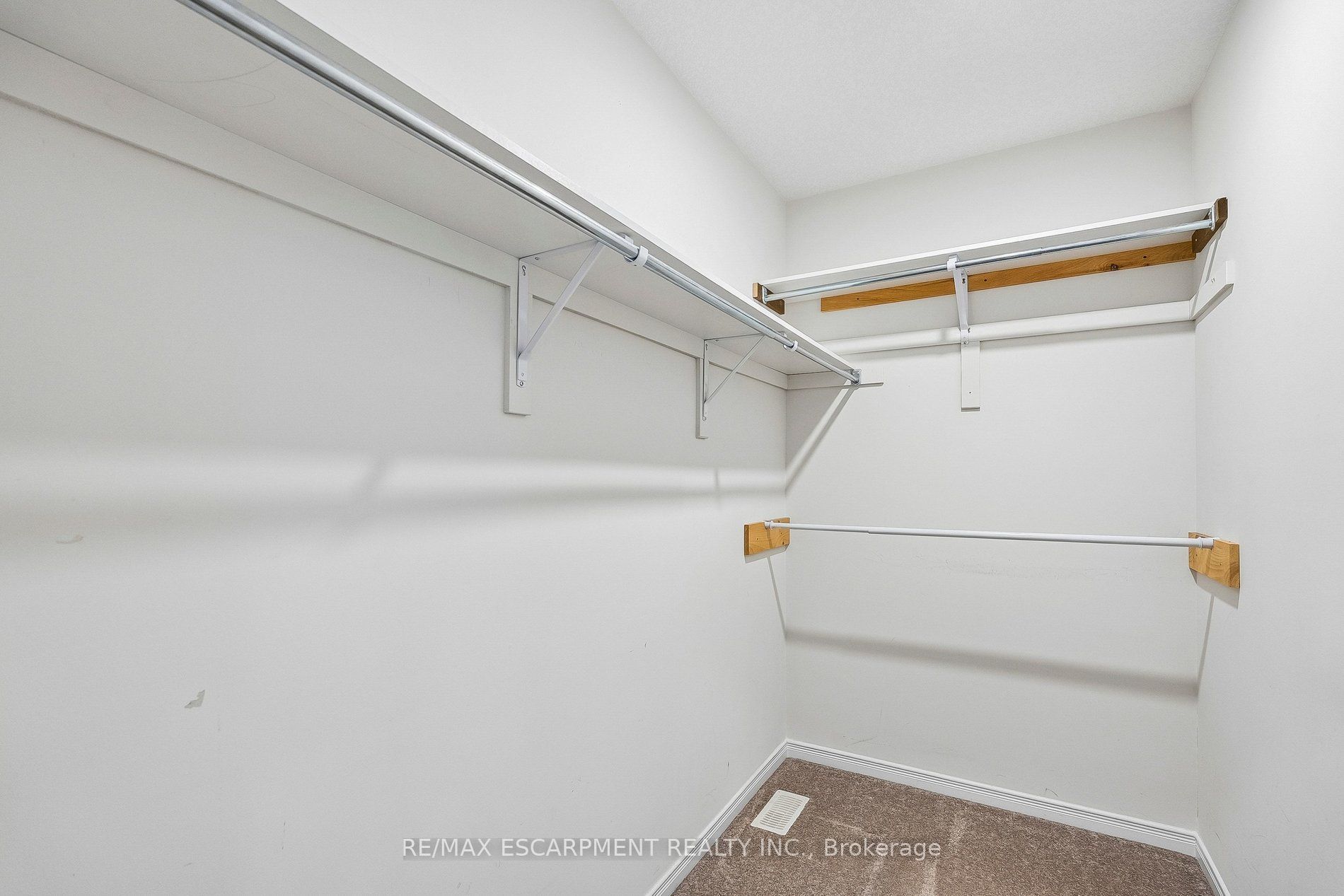 16 Alexandra Drive Property Photo 26