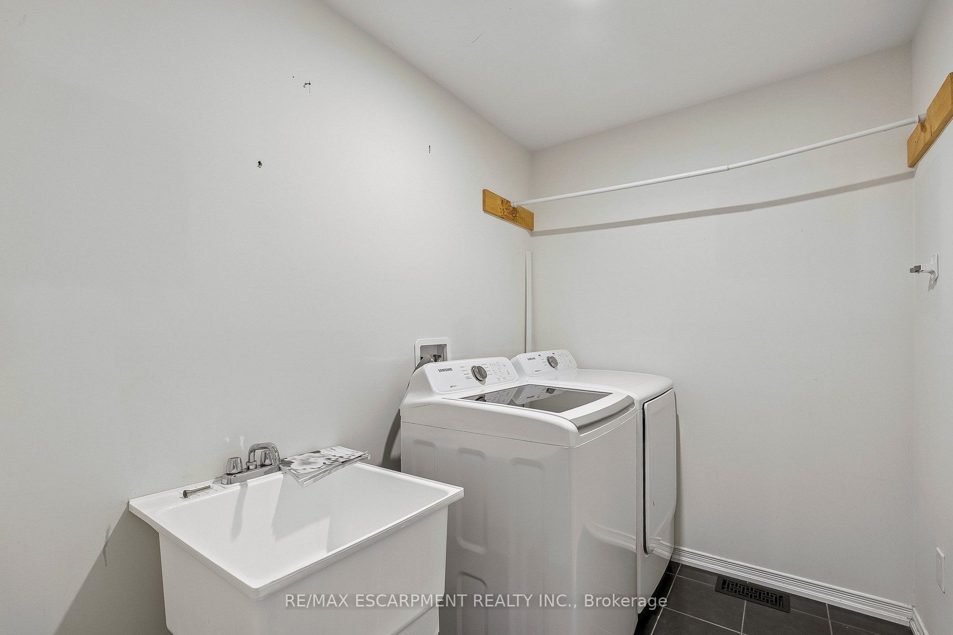 16 Alexandra Drive Property Photo 27