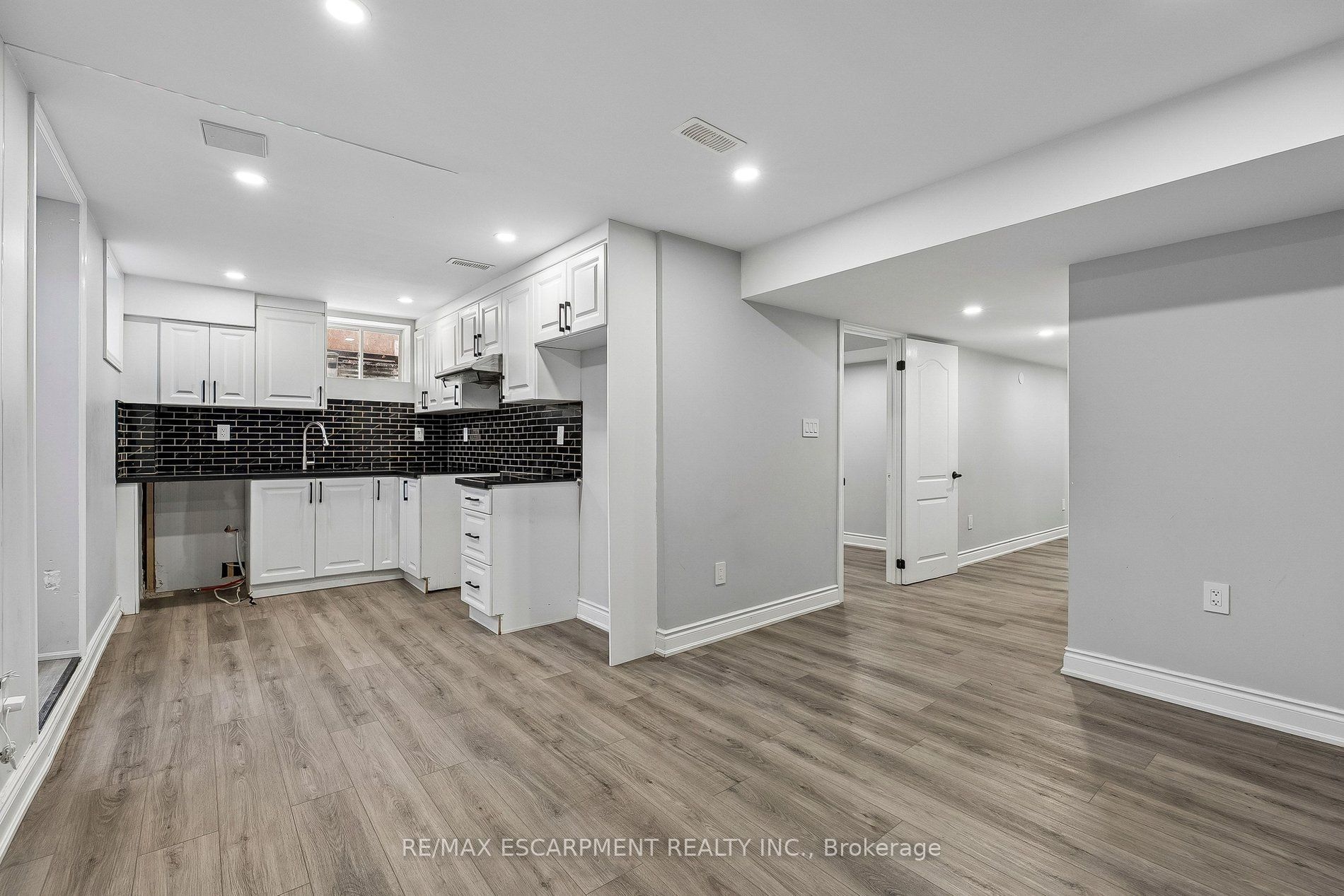 16 Alexandra Drive Property Photo 33