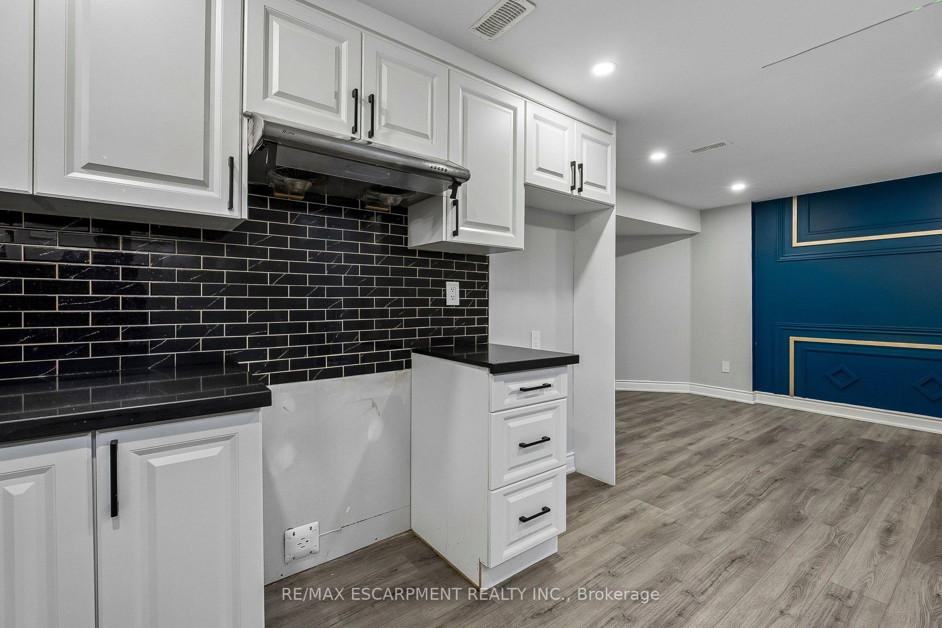 16 Alexandra Drive Property Photo 34