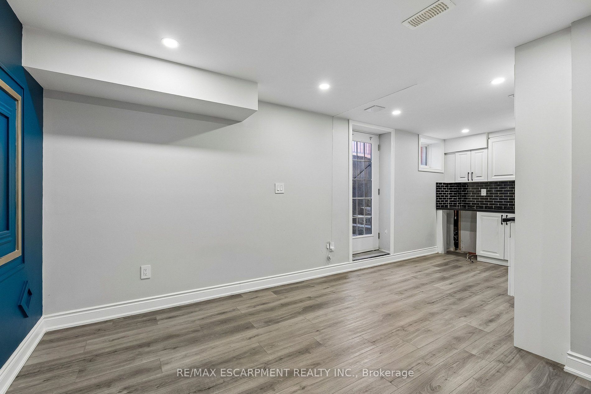 16 Alexandra Drive Property Photo 35
