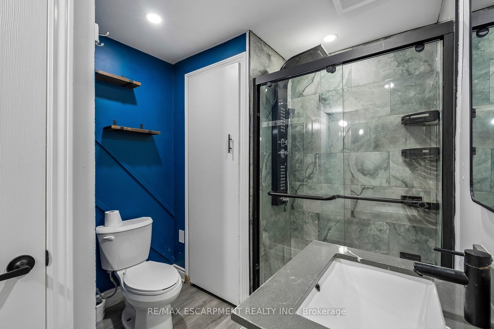 16 Alexandra Drive Property Photo 37