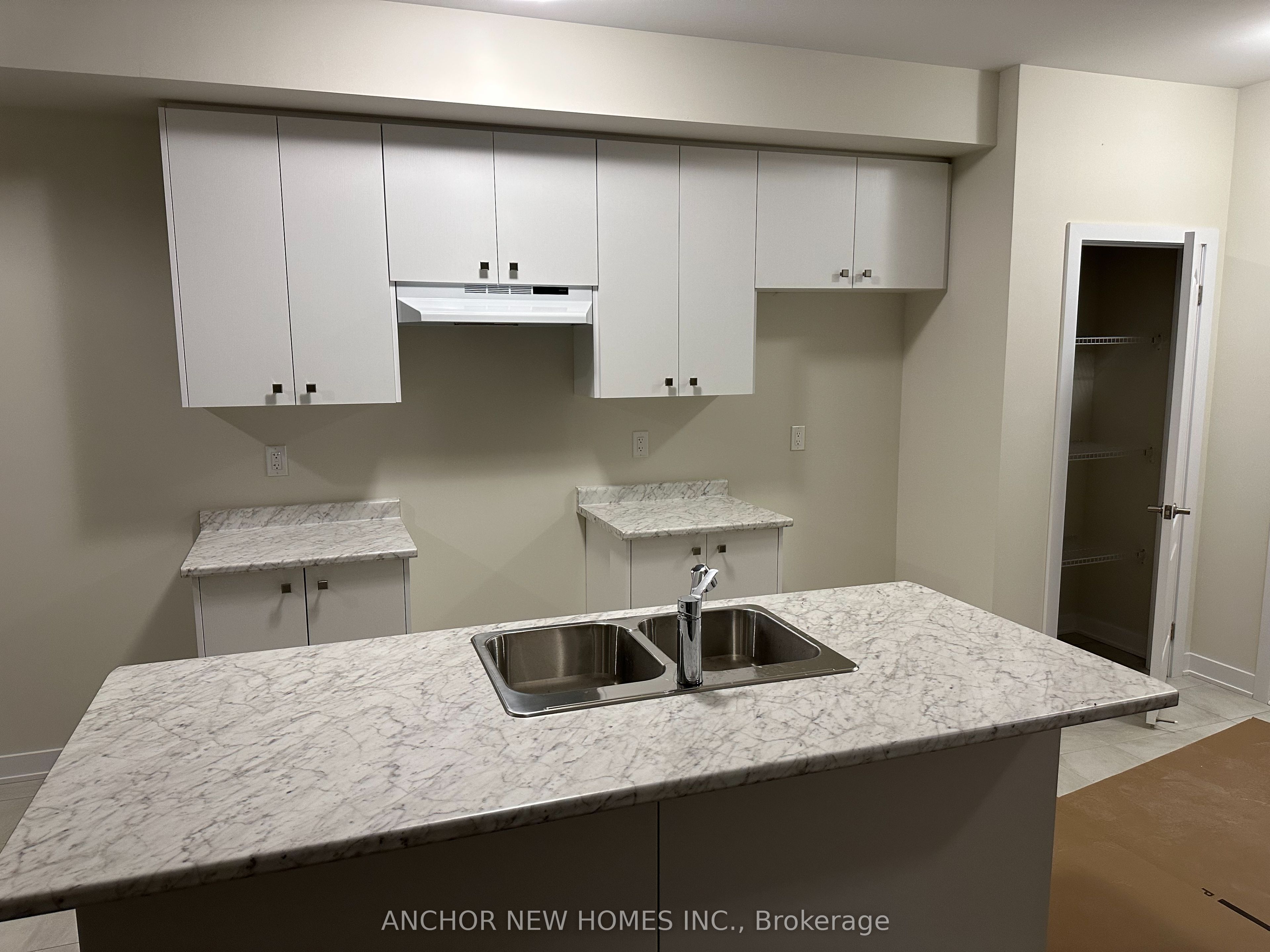 81 Keelson Street E Property Photo 4