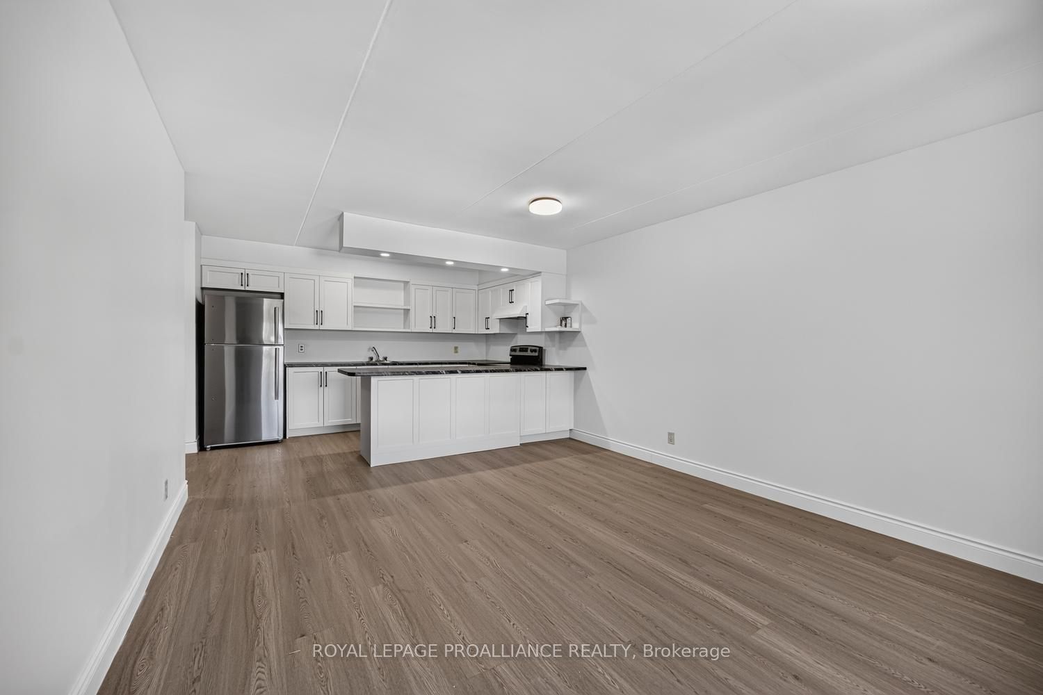 95 Windsor Drive 403 Property Photo 11