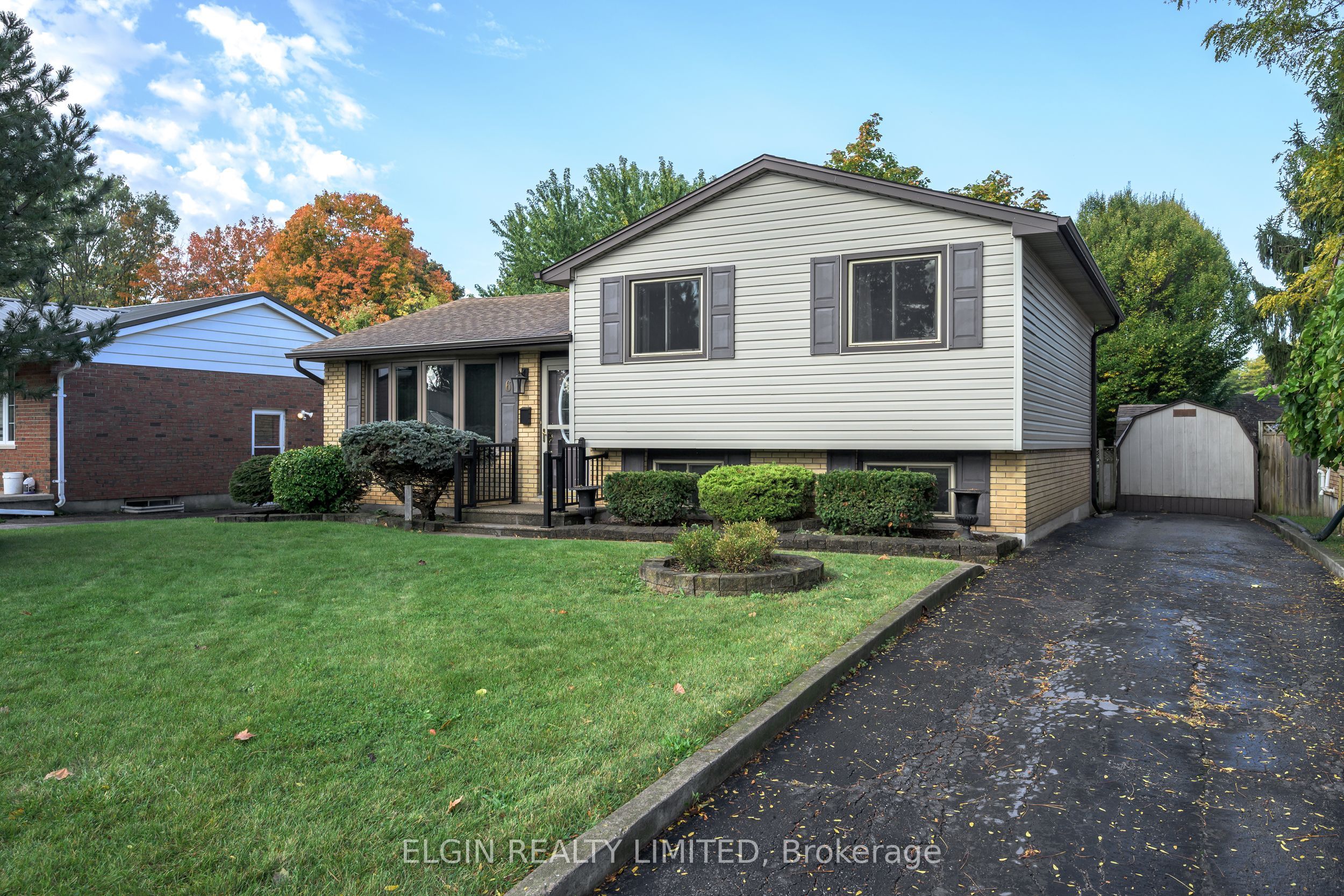 6 Aldborough Avenue Property Photo 1