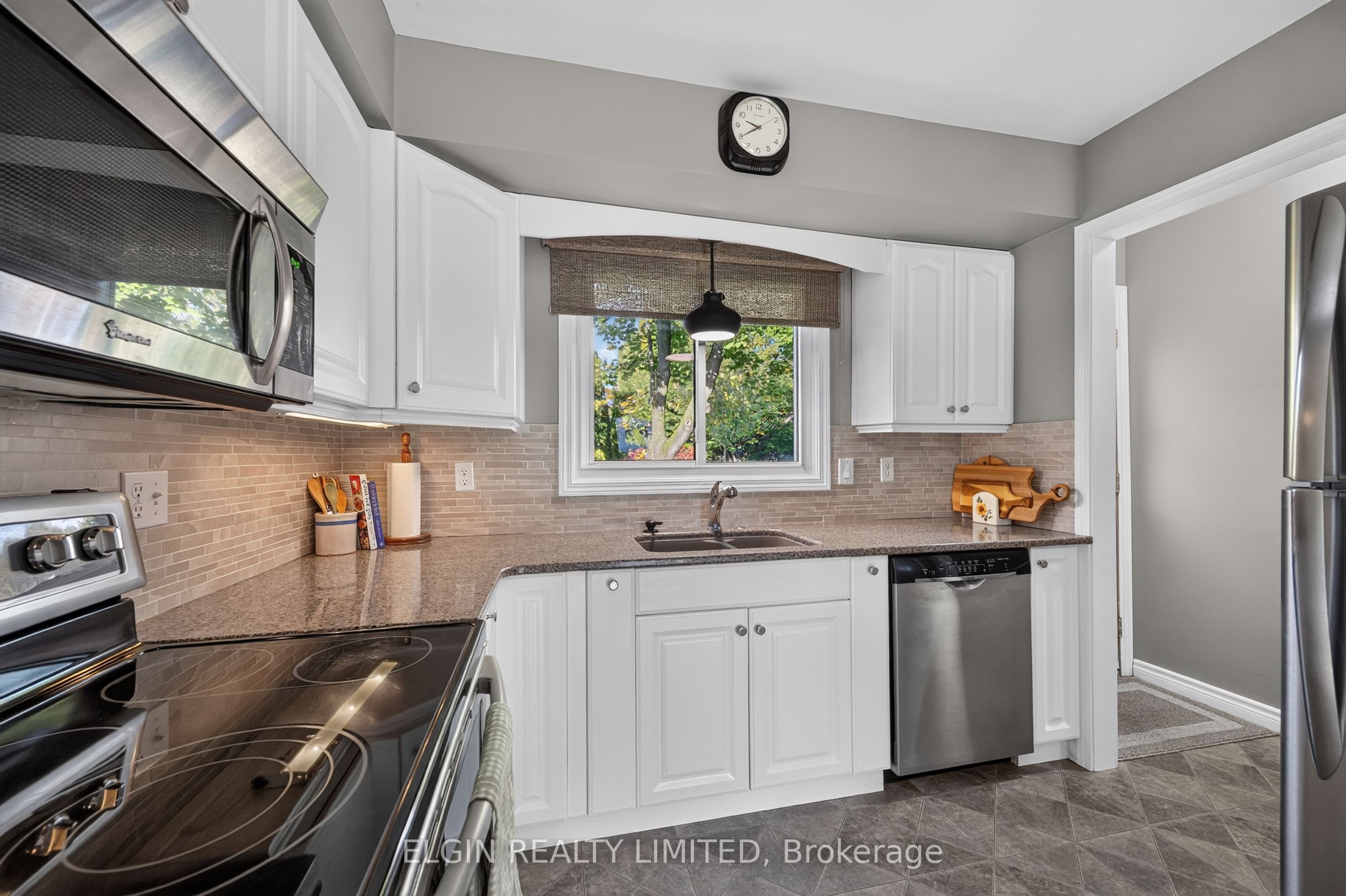 6 Aldborough Avenue Property Photo 11