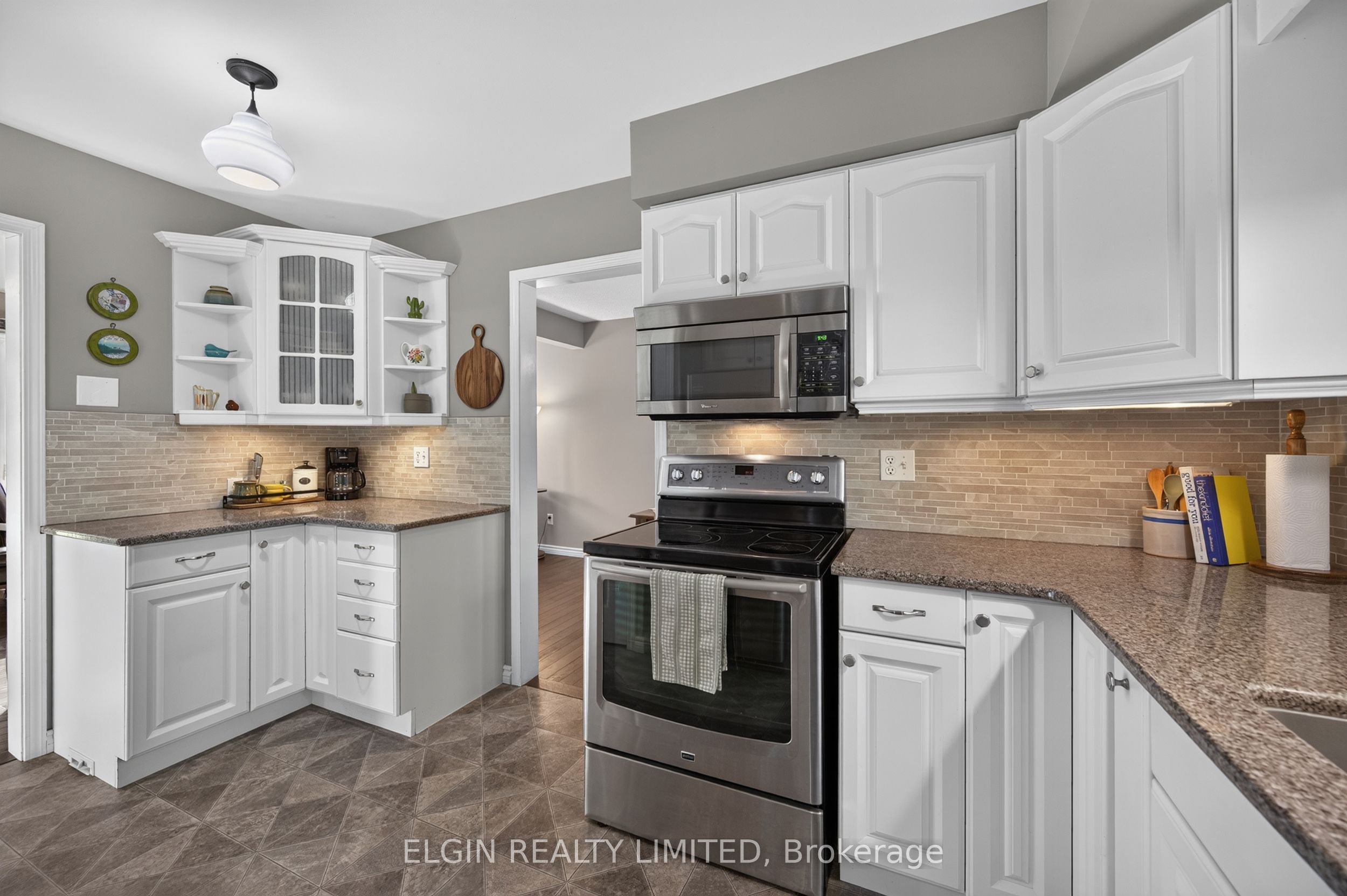 6 Aldborough Avenue Property Photo 12