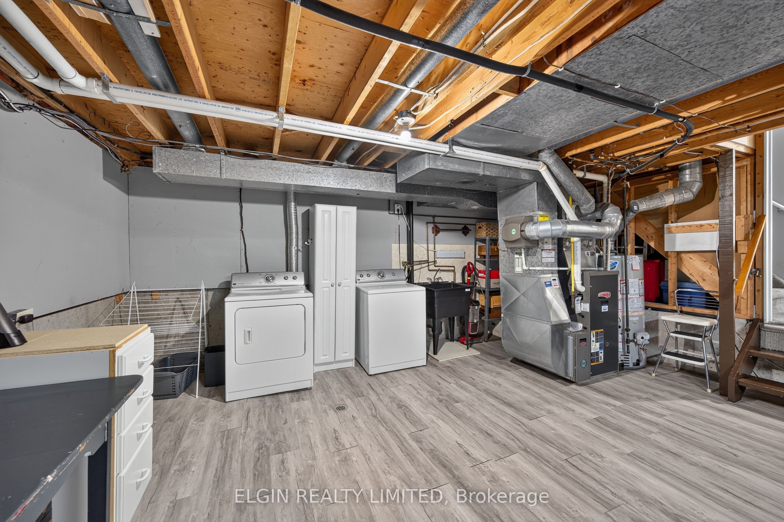 6 Aldborough Avenue Property Photo 27