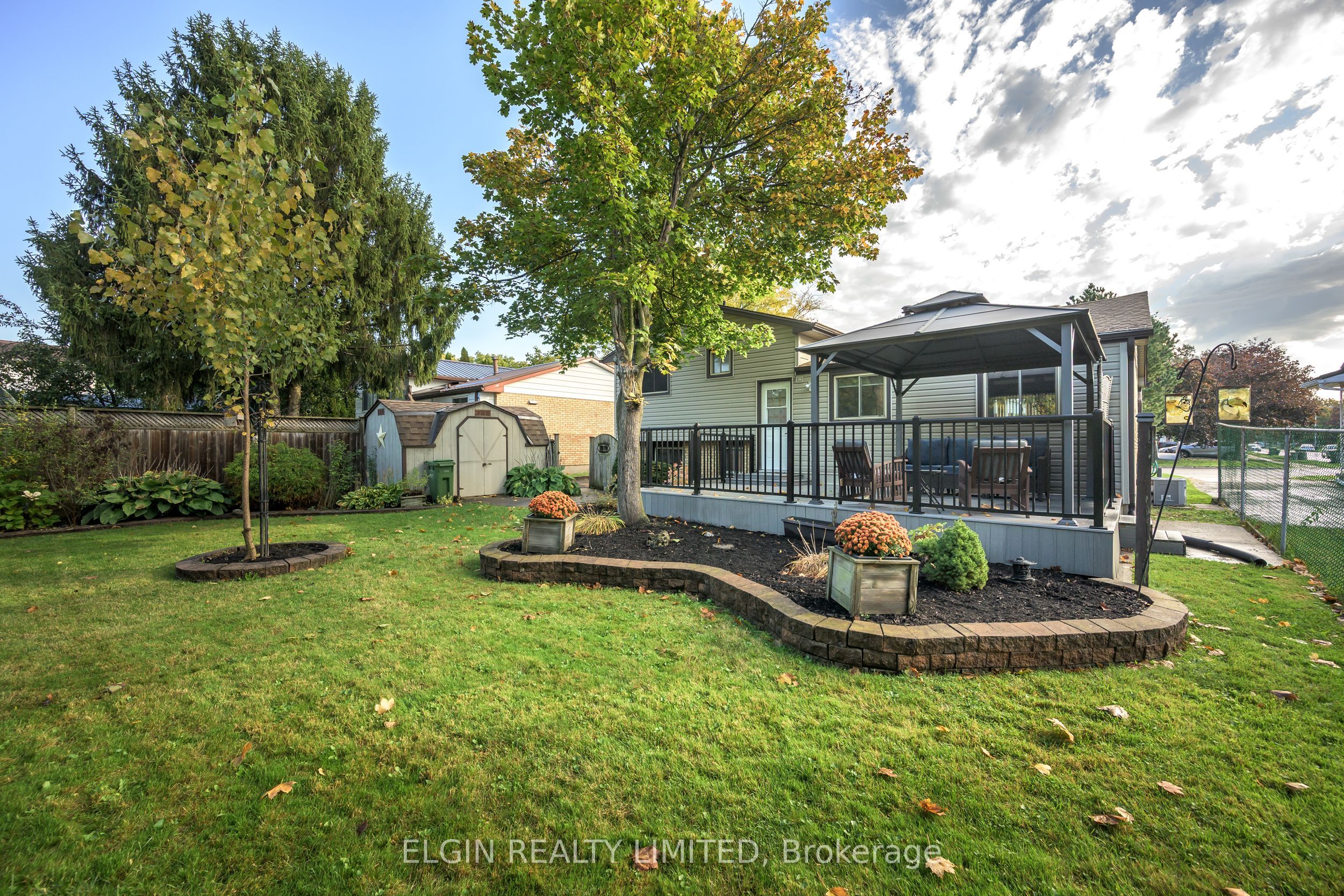 6 Aldborough Avenue Property Photo 28