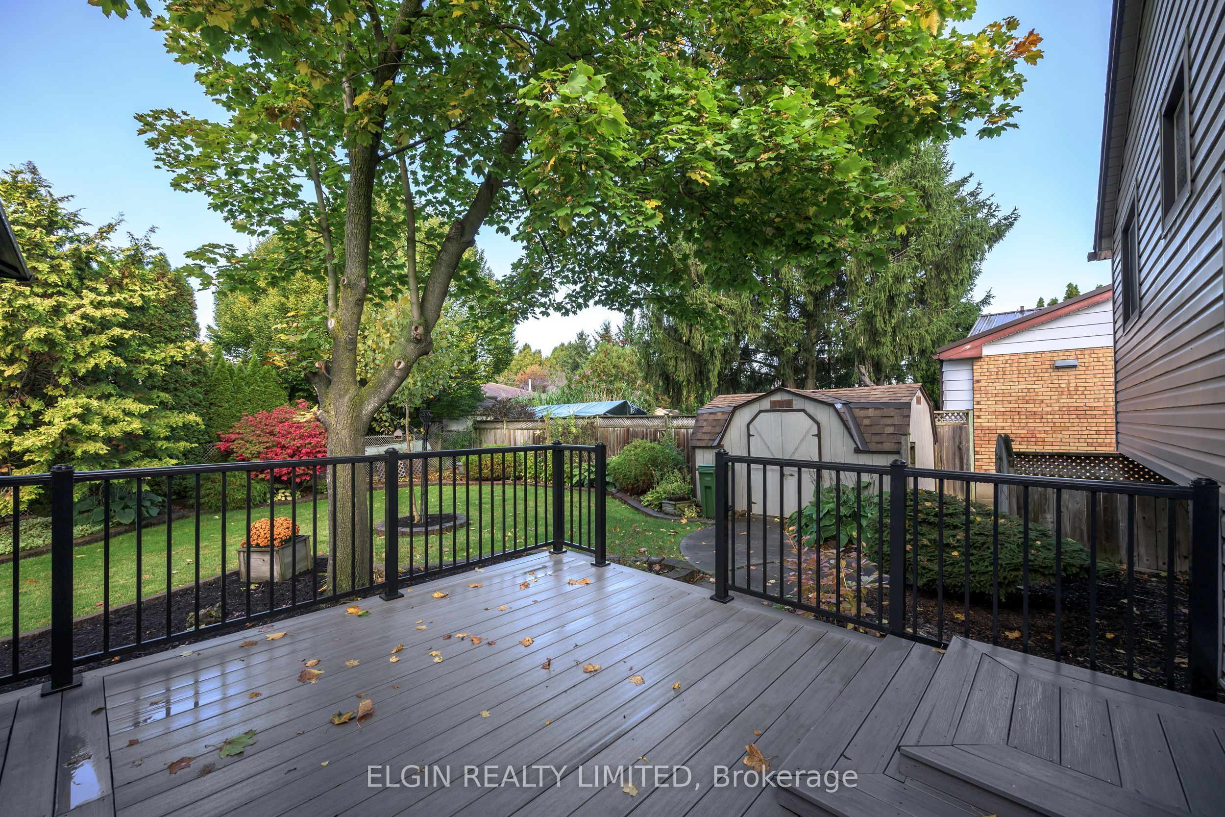 6 Aldborough Avenue Property Photo 31
