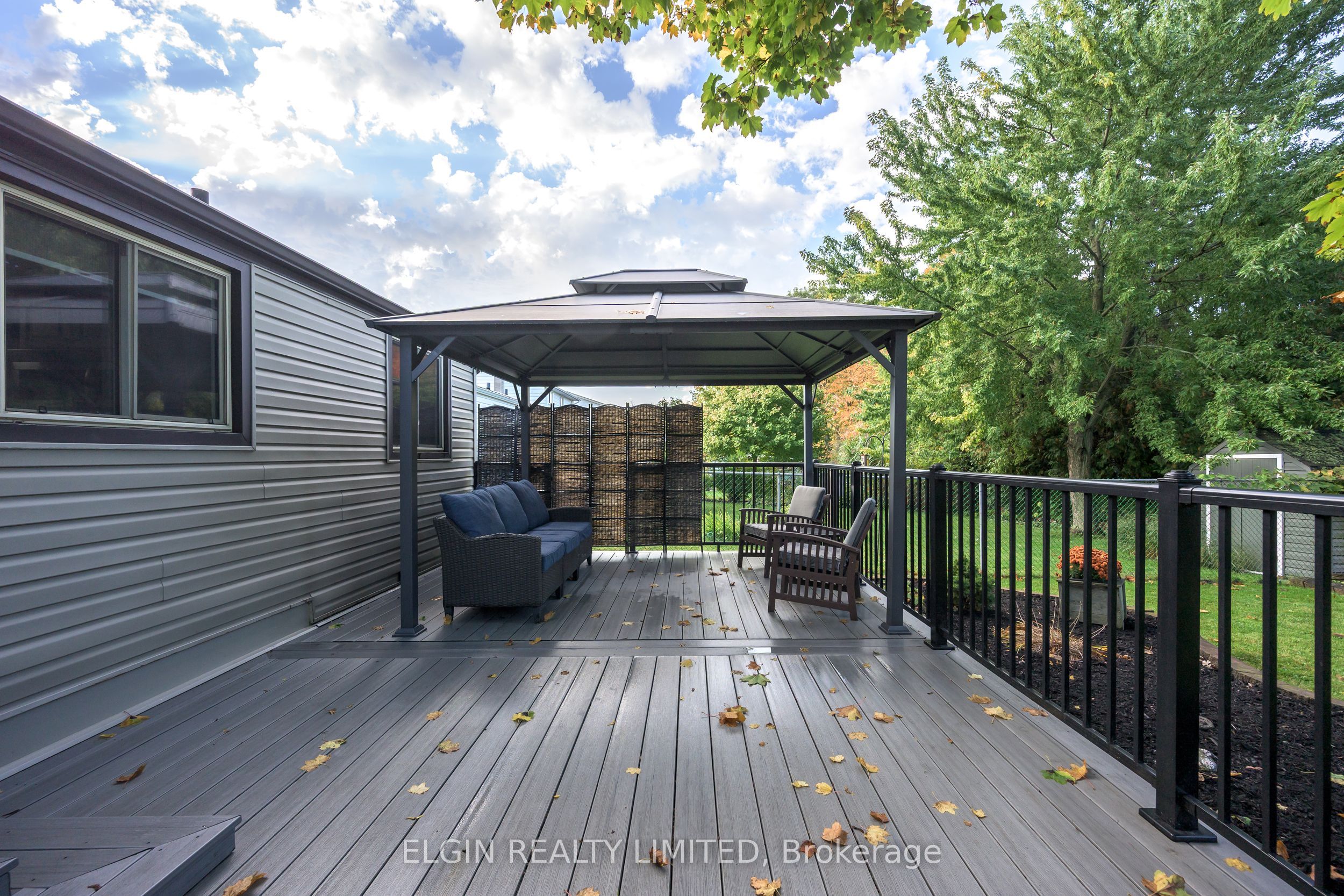 6 Aldborough Avenue Property Photo 33