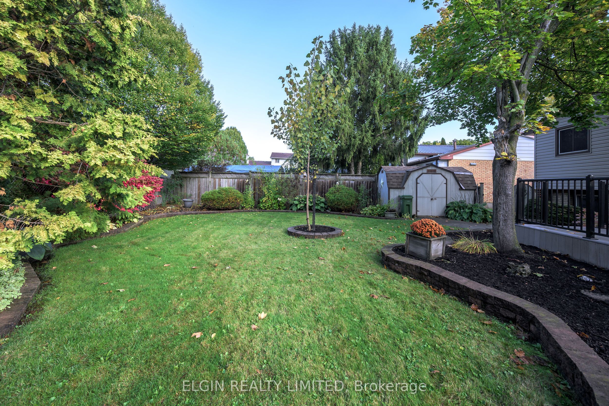 6 Aldborough Avenue Property Photo 34