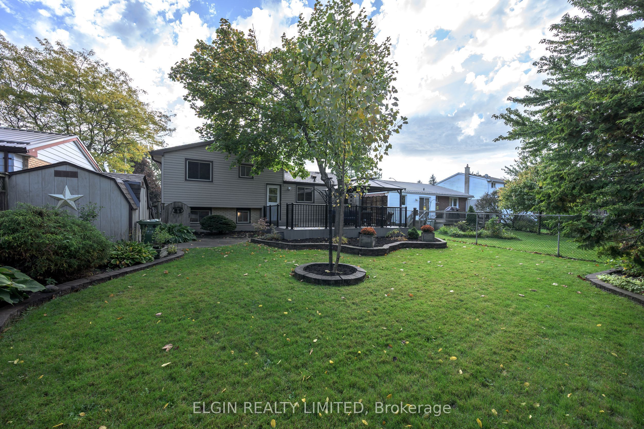 6 Aldborough Avenue Property Photo 36