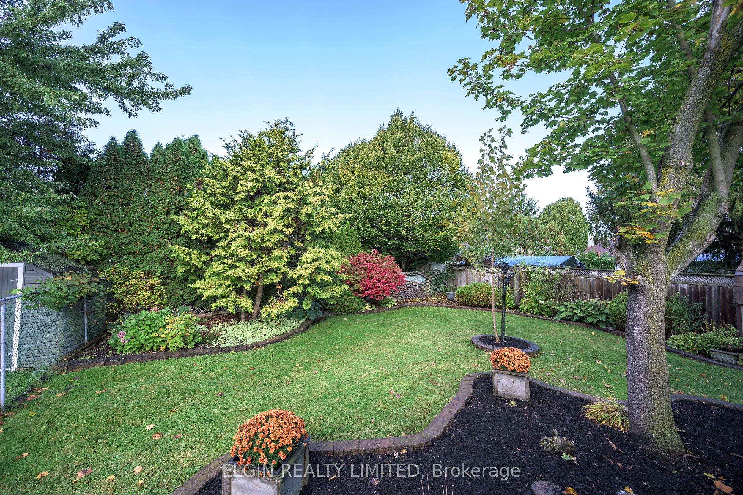 6 Aldborough Avenue Property Photo 37