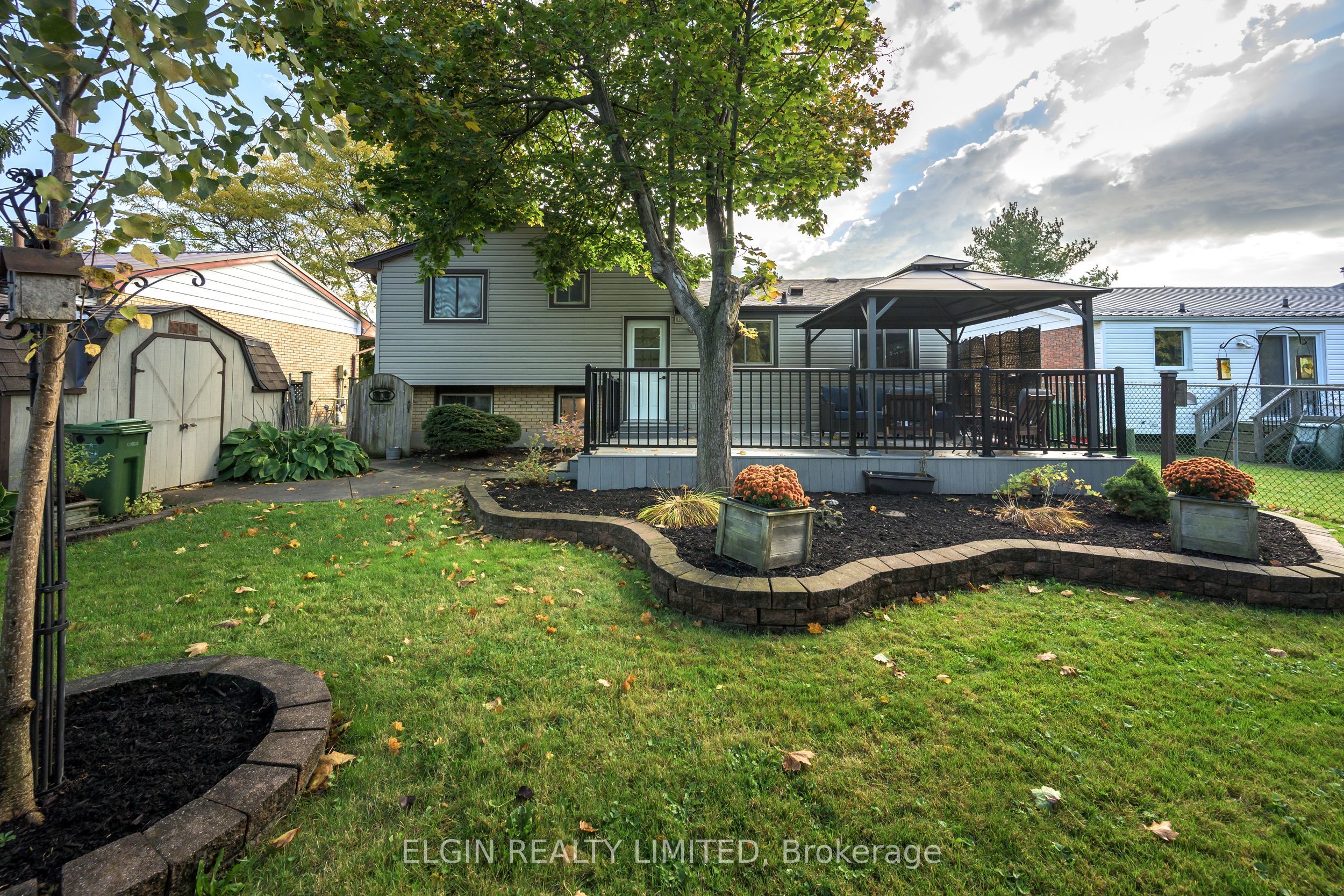 6 Aldborough Avenue Property Photo 39