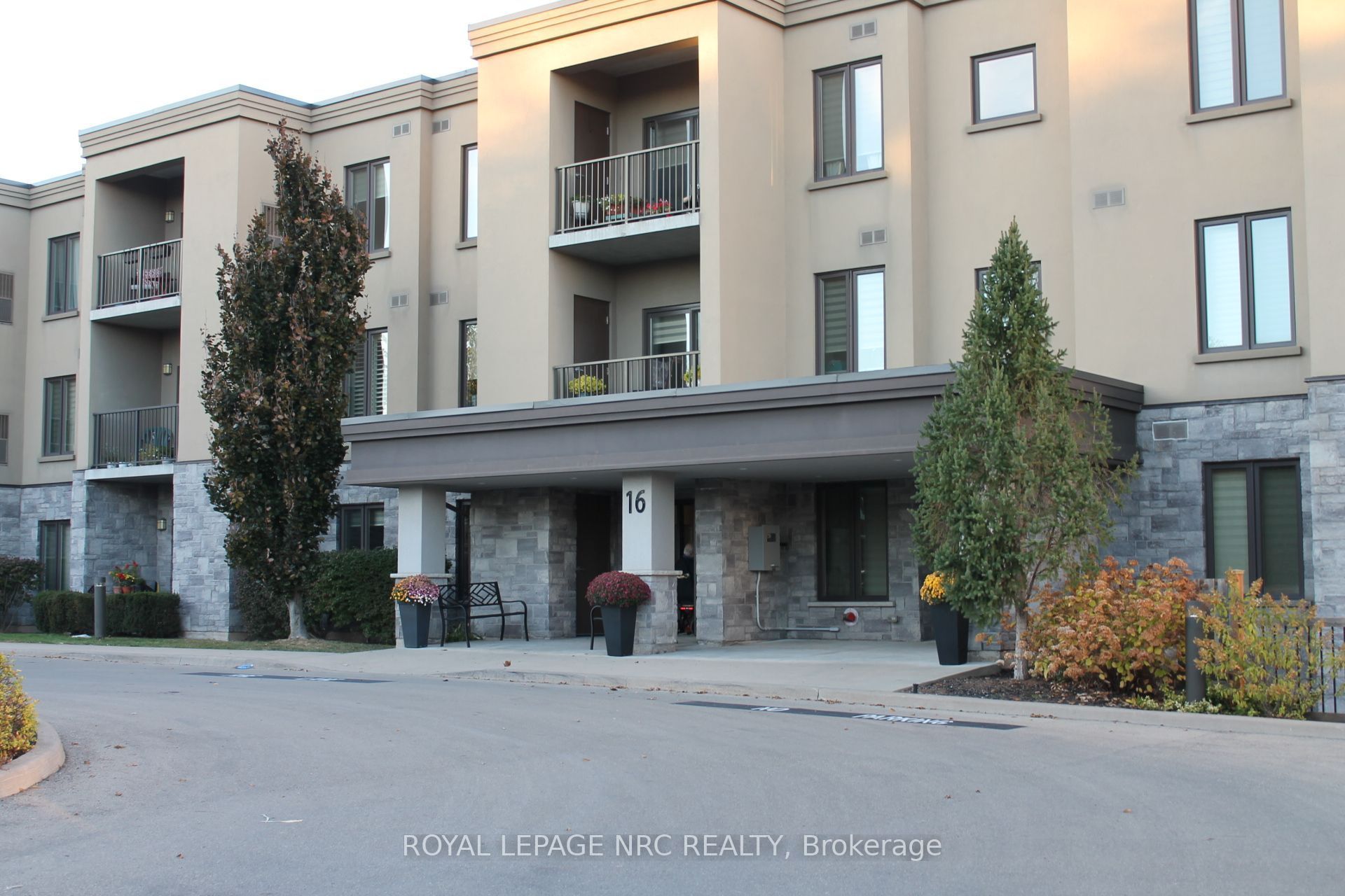 16 Sullivan Avenue 301 Property Photo 1