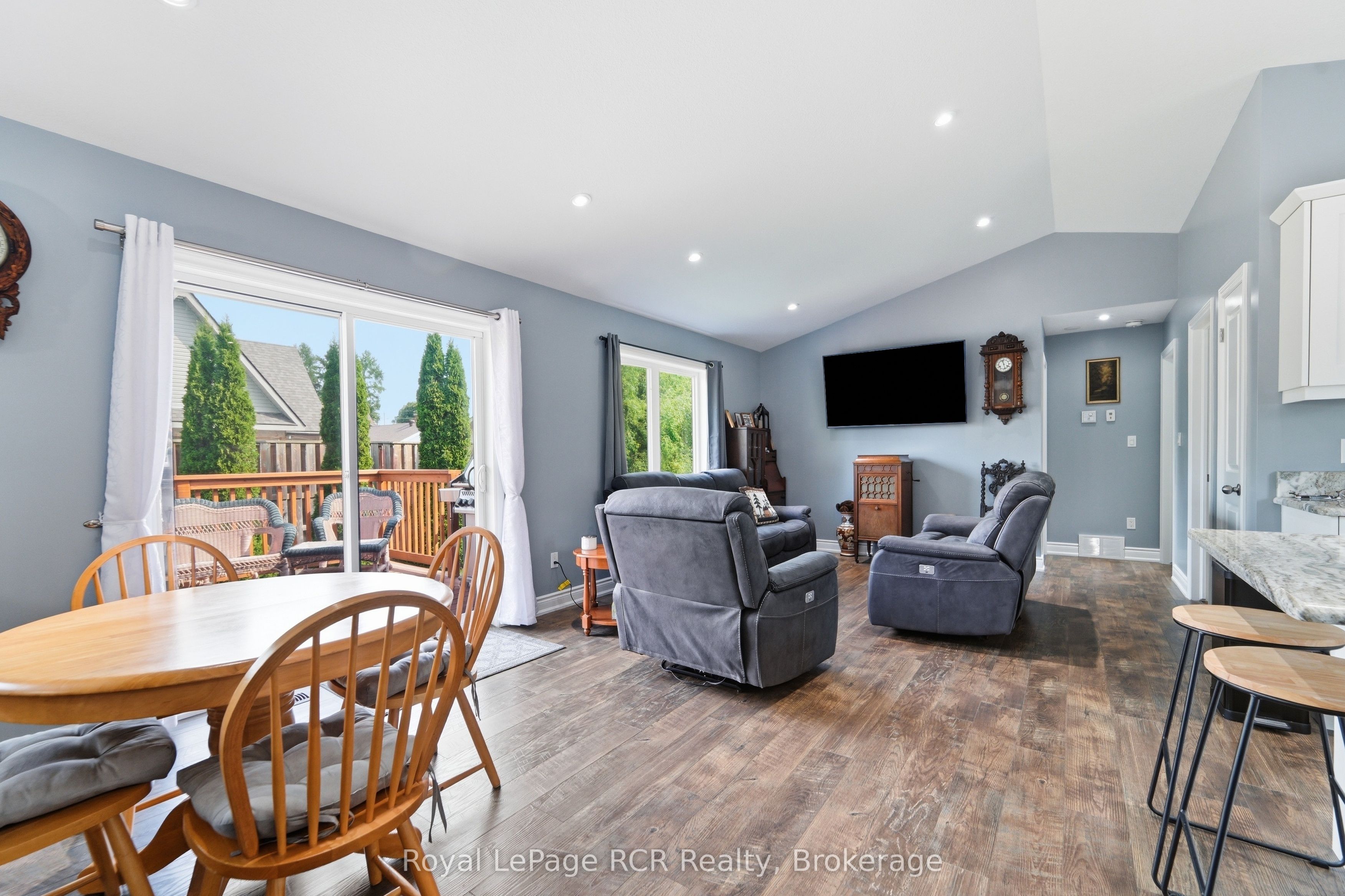 358 5th Street Property Photo 5