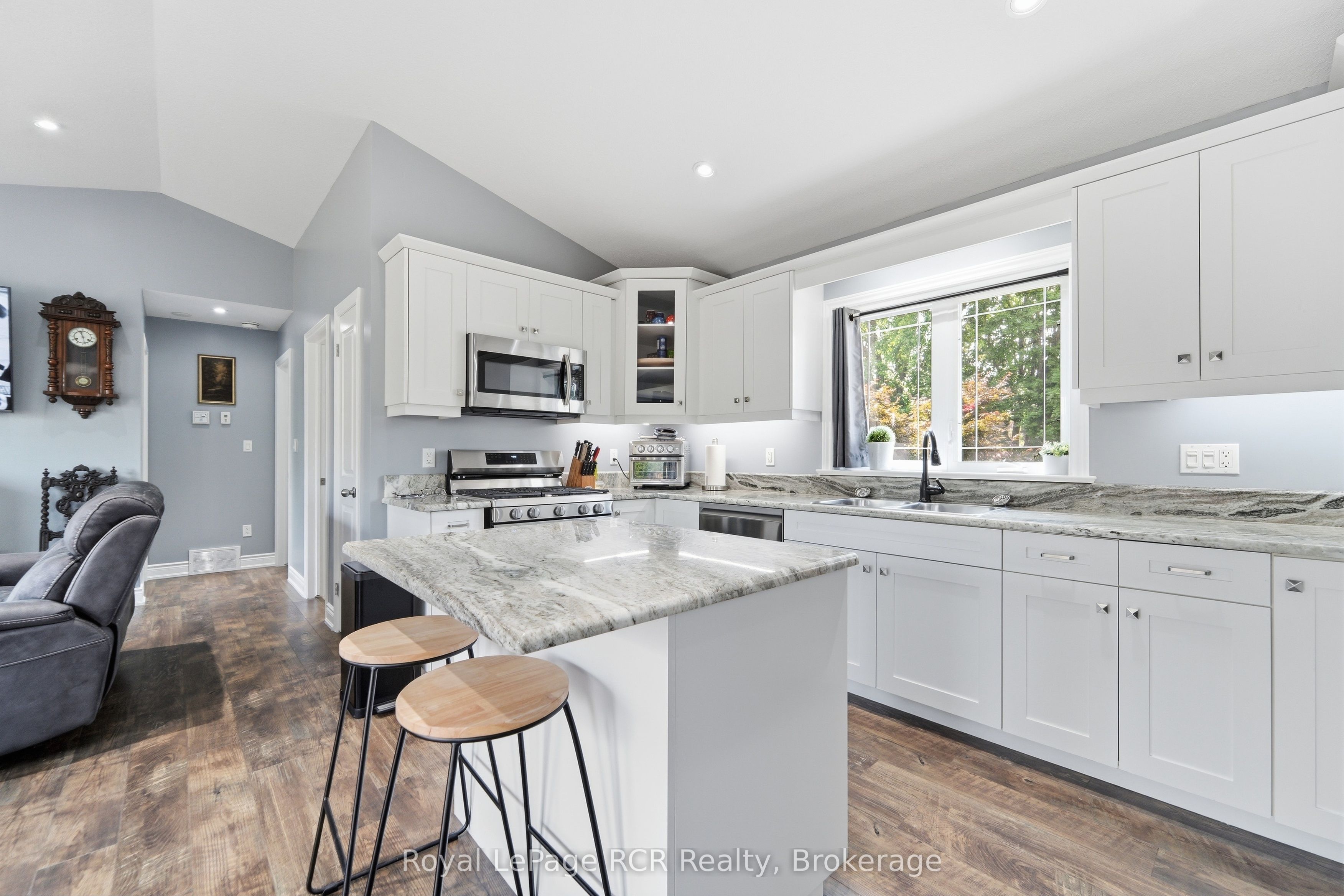 358 5th Street Property Photo 6