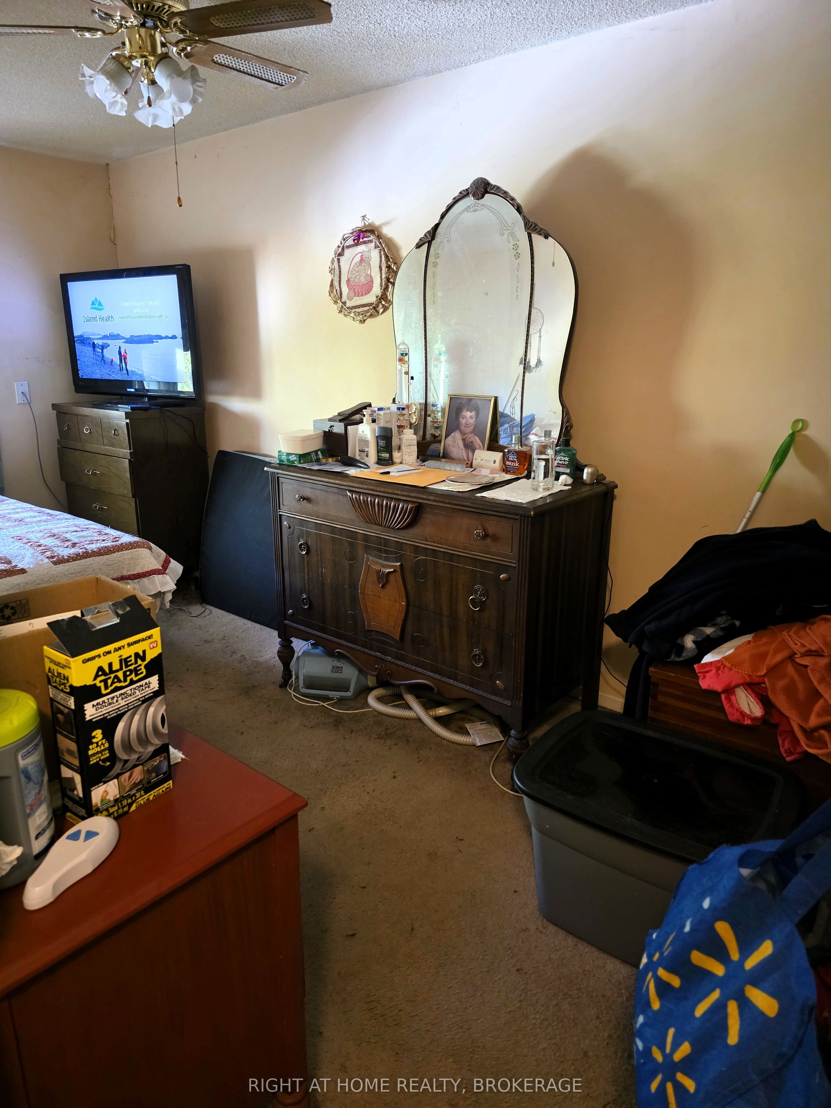 8073 Lynhurst Drive Property Photo 2