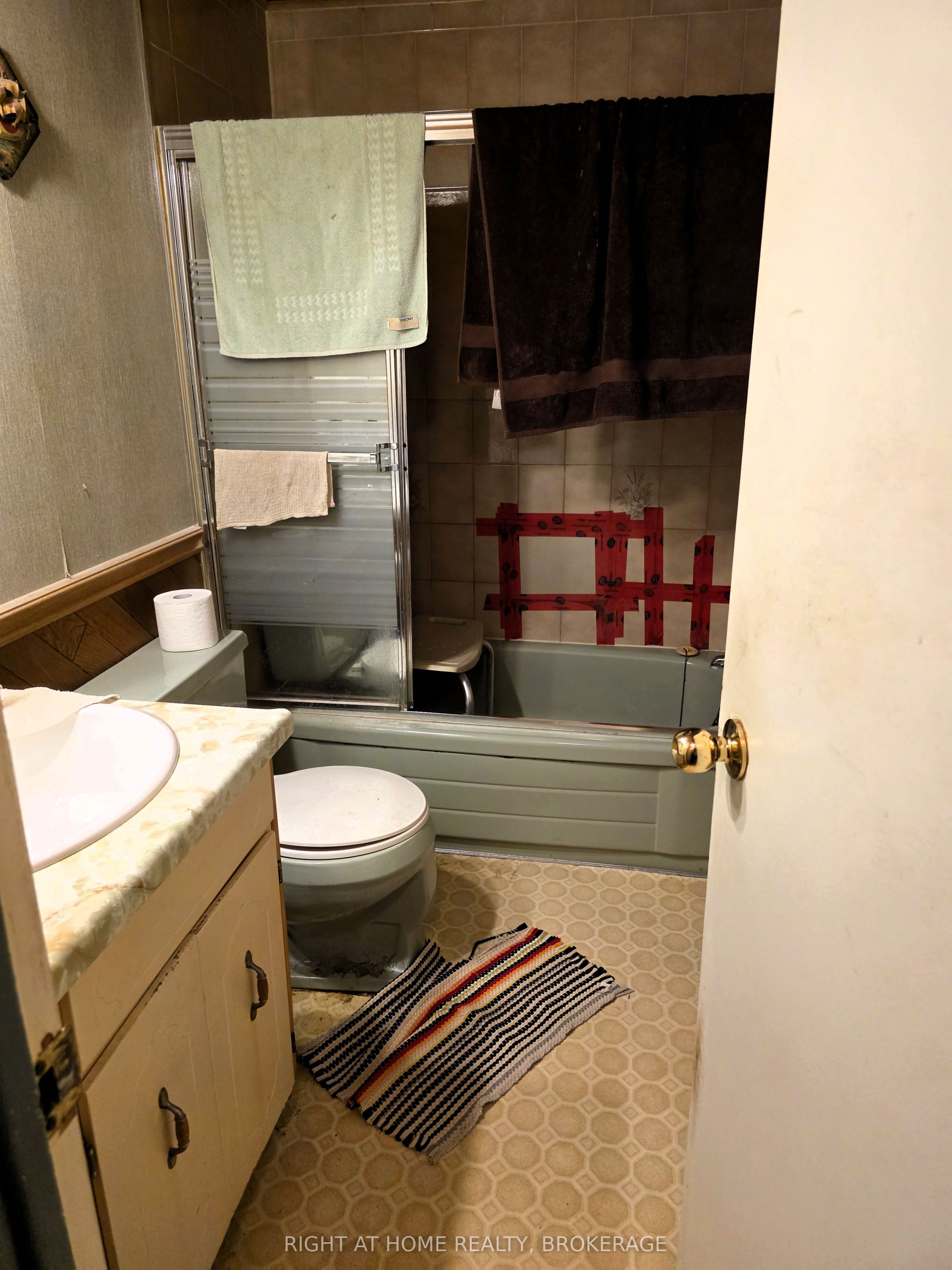 8073 Lynhurst Drive Property Photo 3