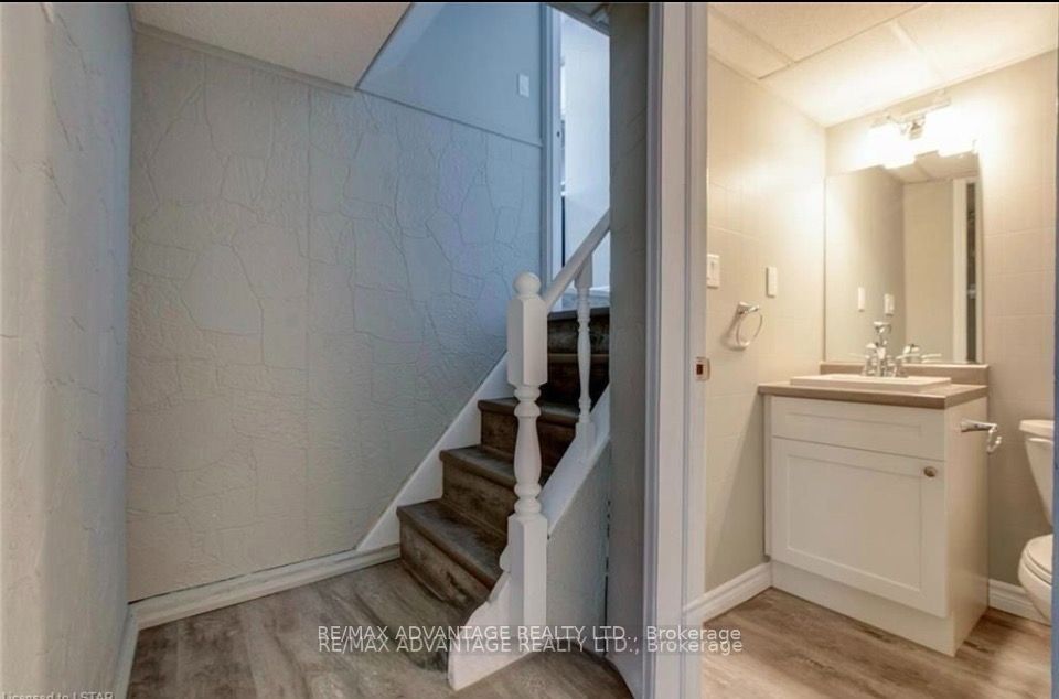 9 Camelot Crescent Property Photo 29