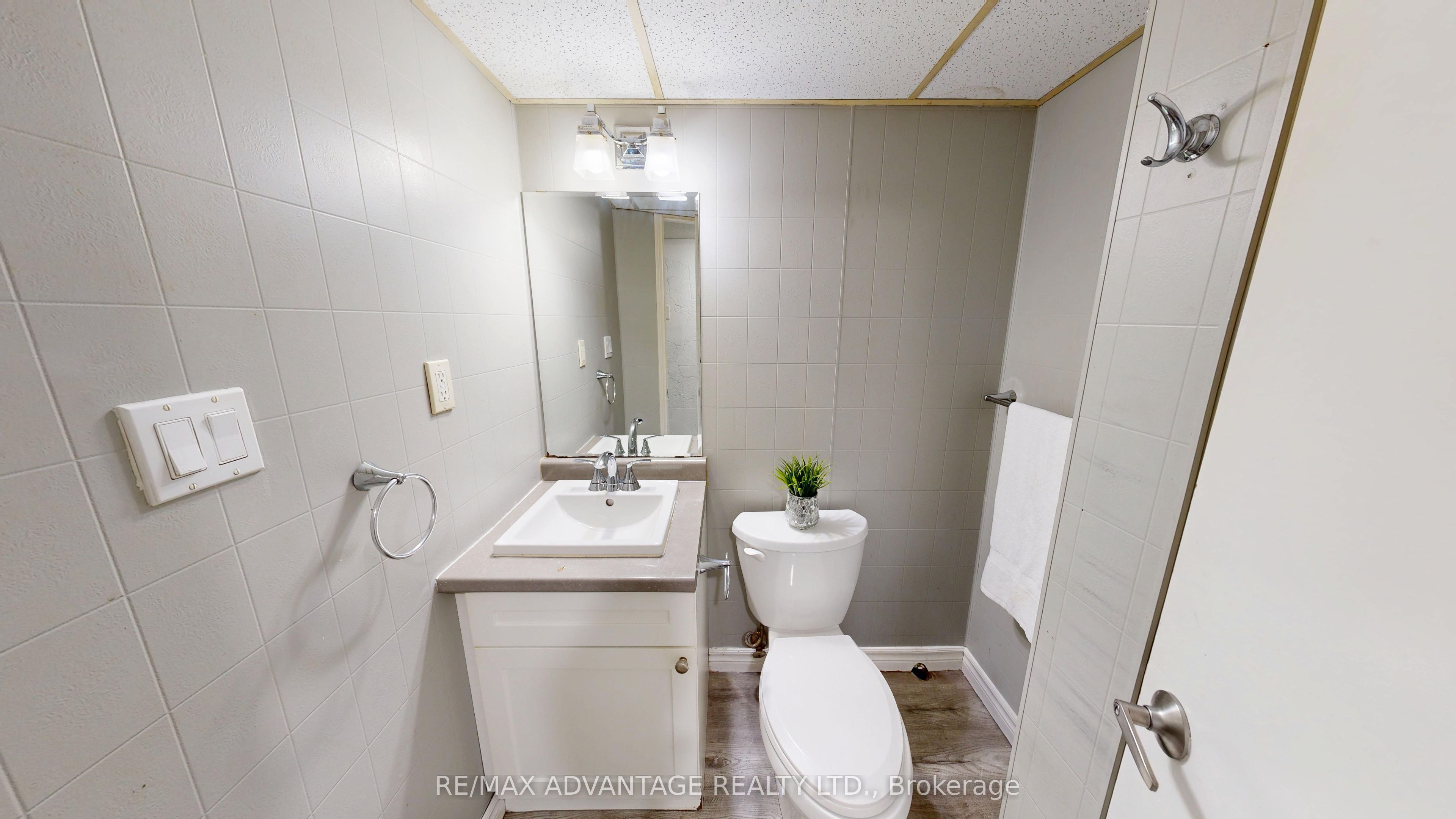 9 Camelot Crescent Property Photo 39
