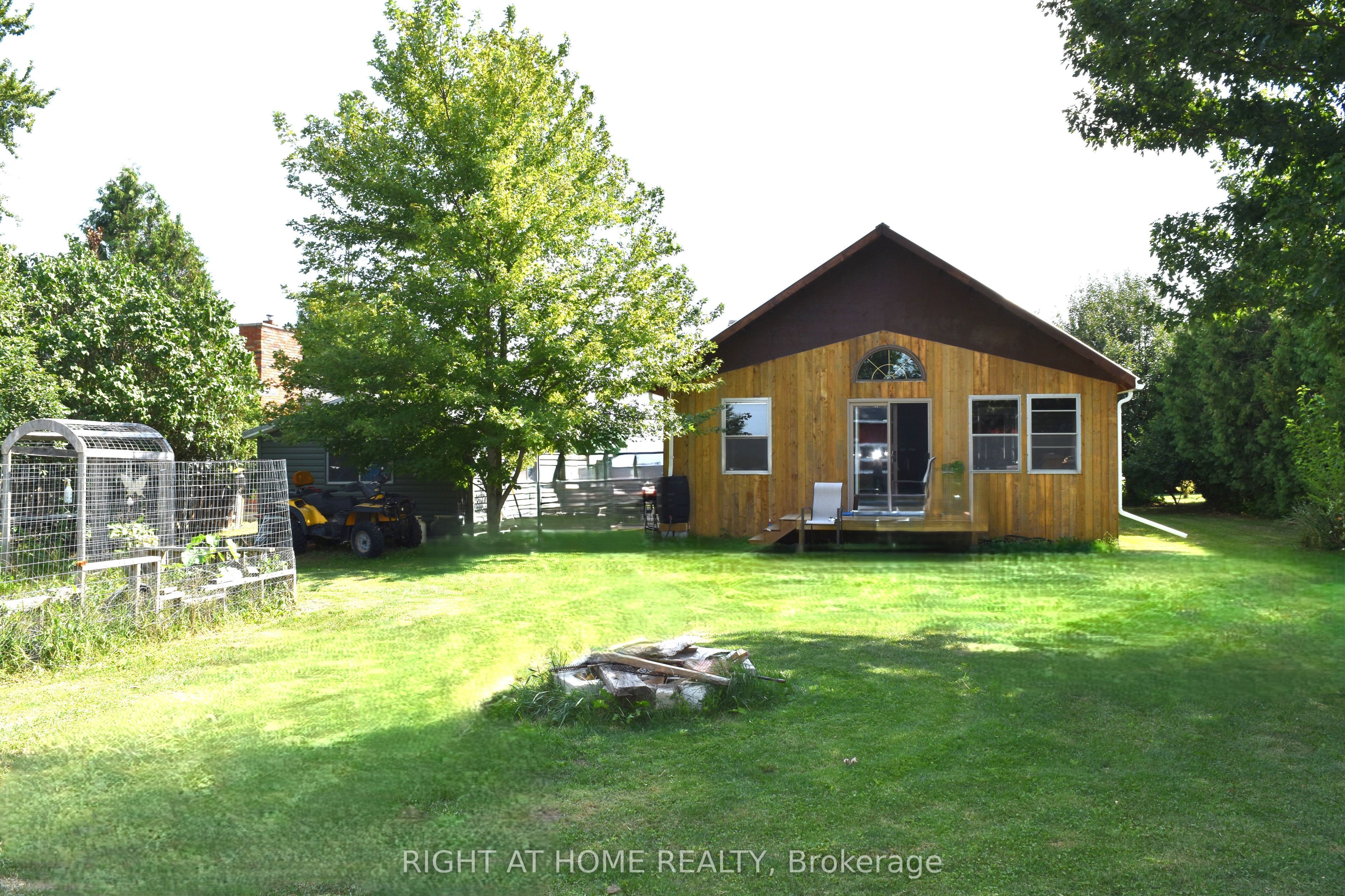 7231 Baseline Road E Property Photo 2