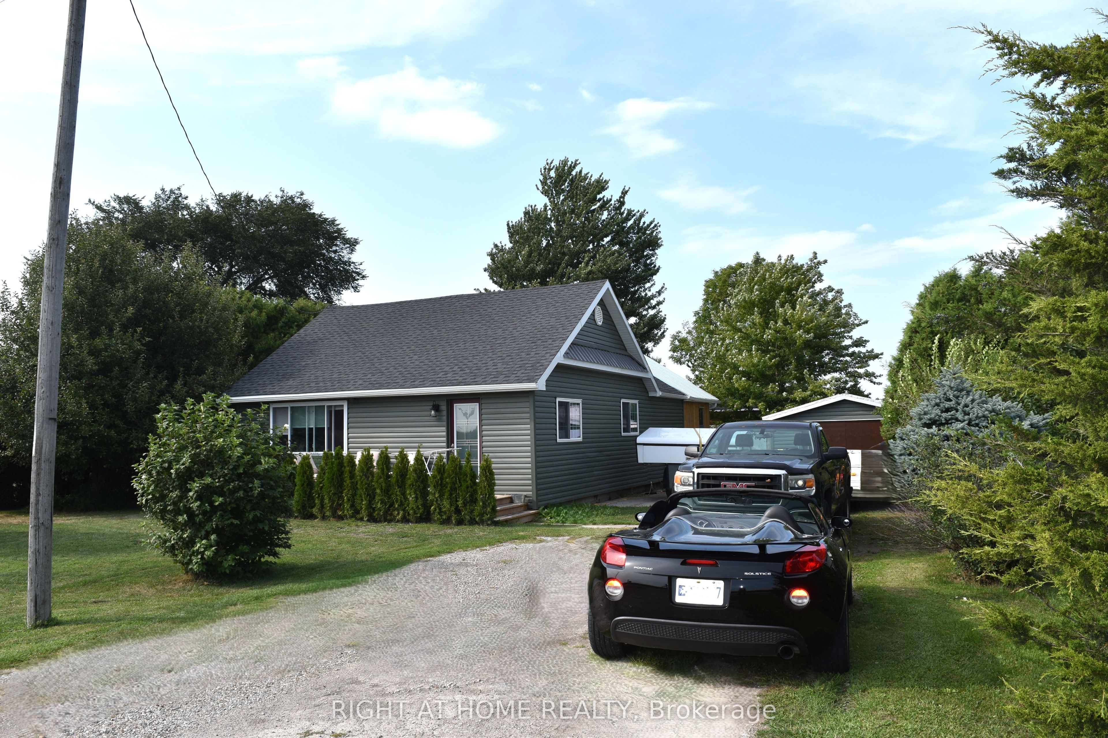 7231 Baseline Road E Property Photo 5