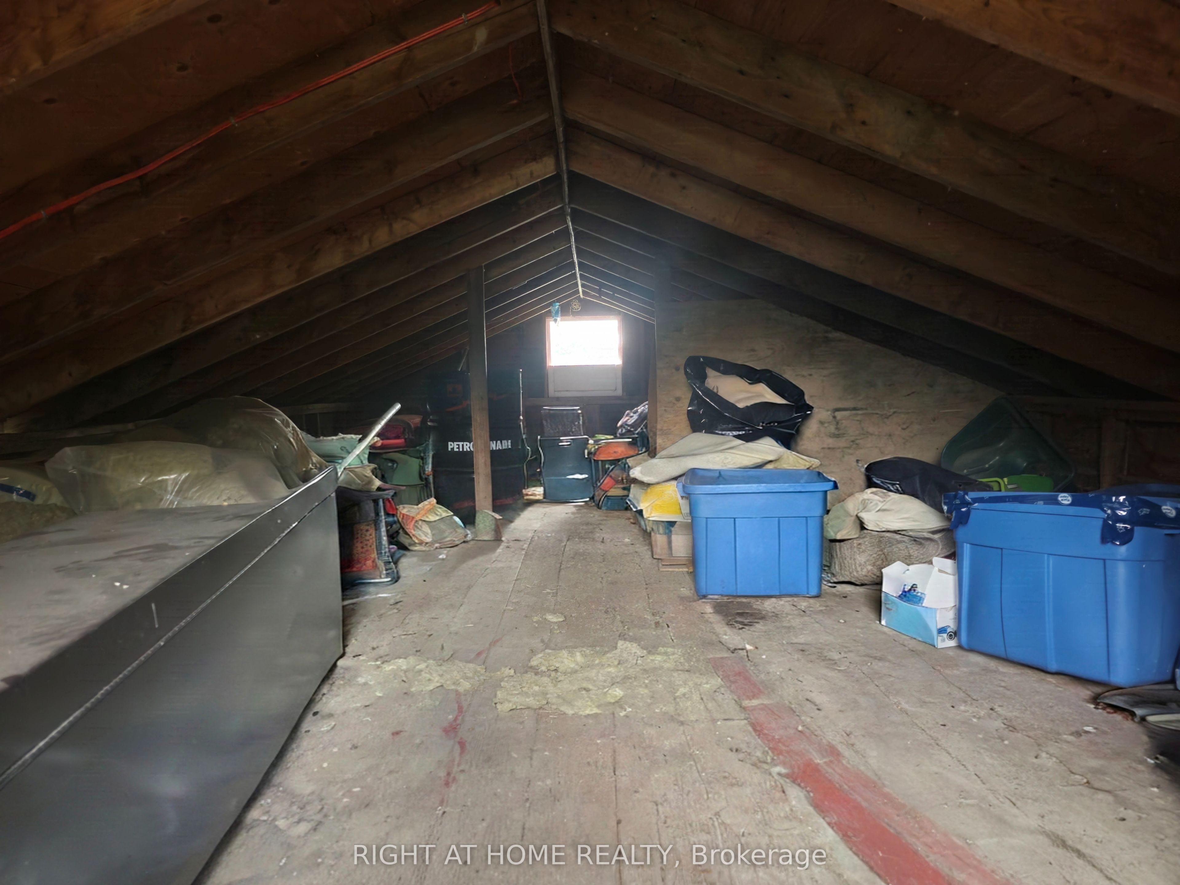 7231 Baseline Road E Property Photo 33