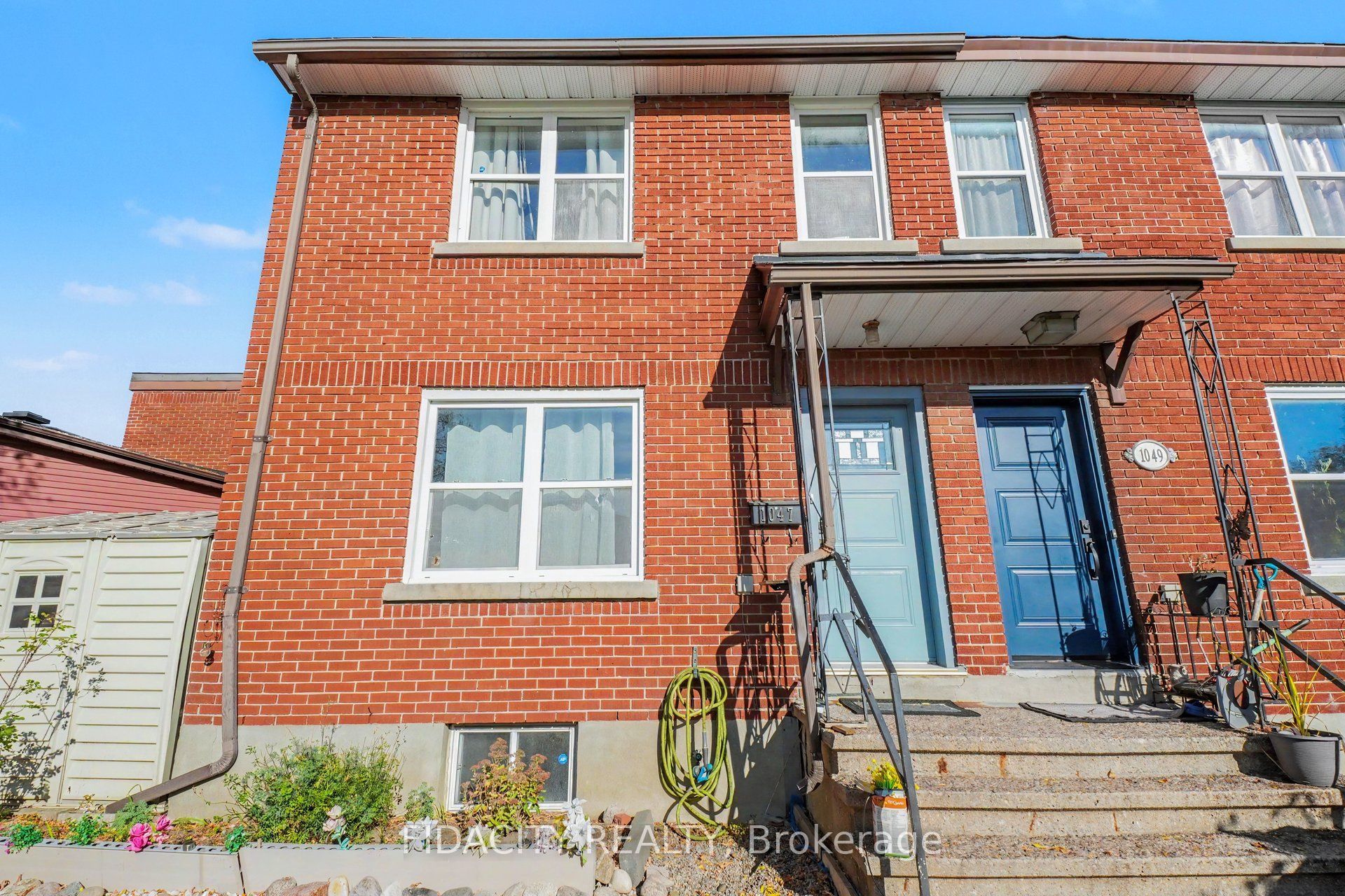 1047 Hollington Street Property Photo 1