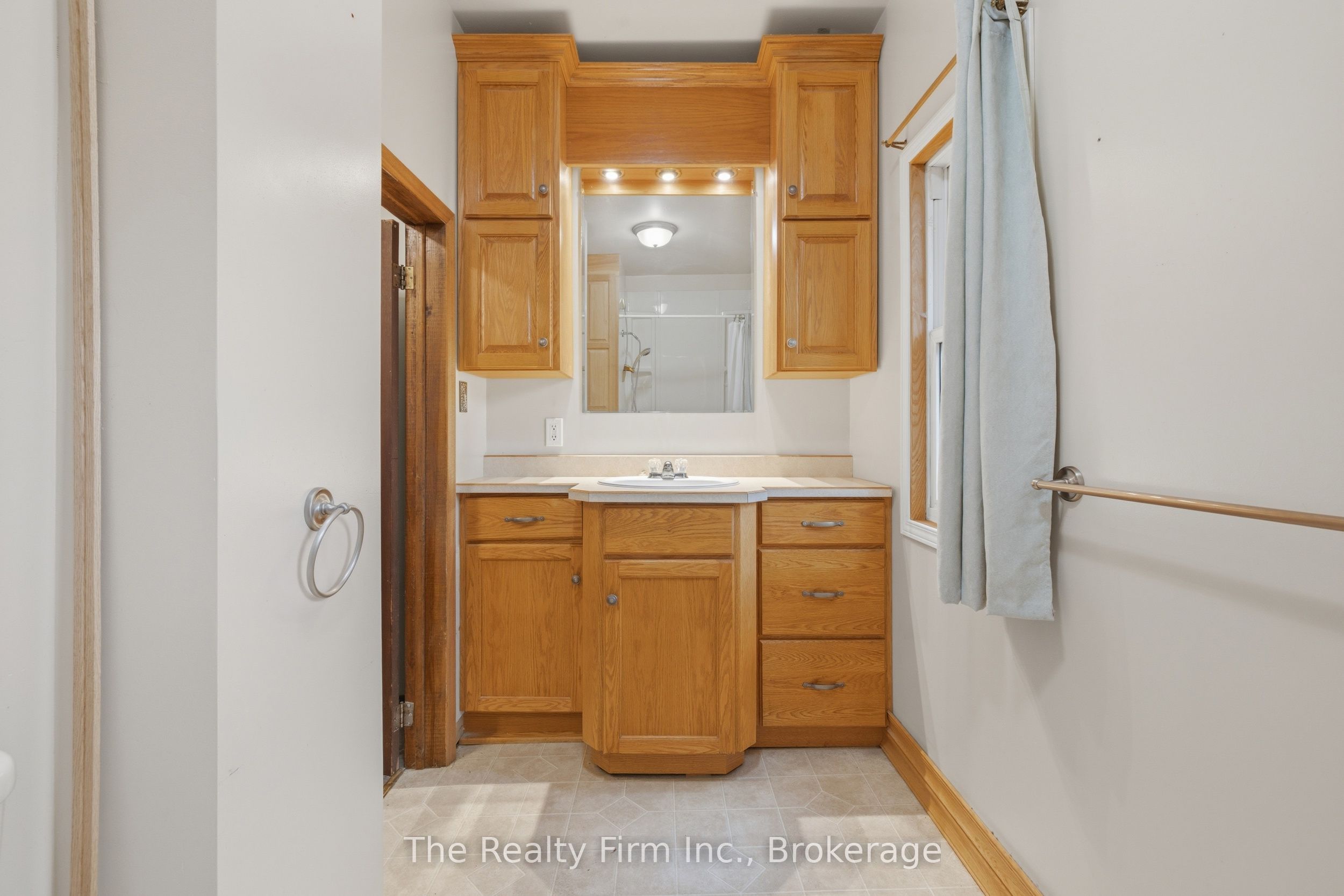 17 Douglas Street Property Photo 12