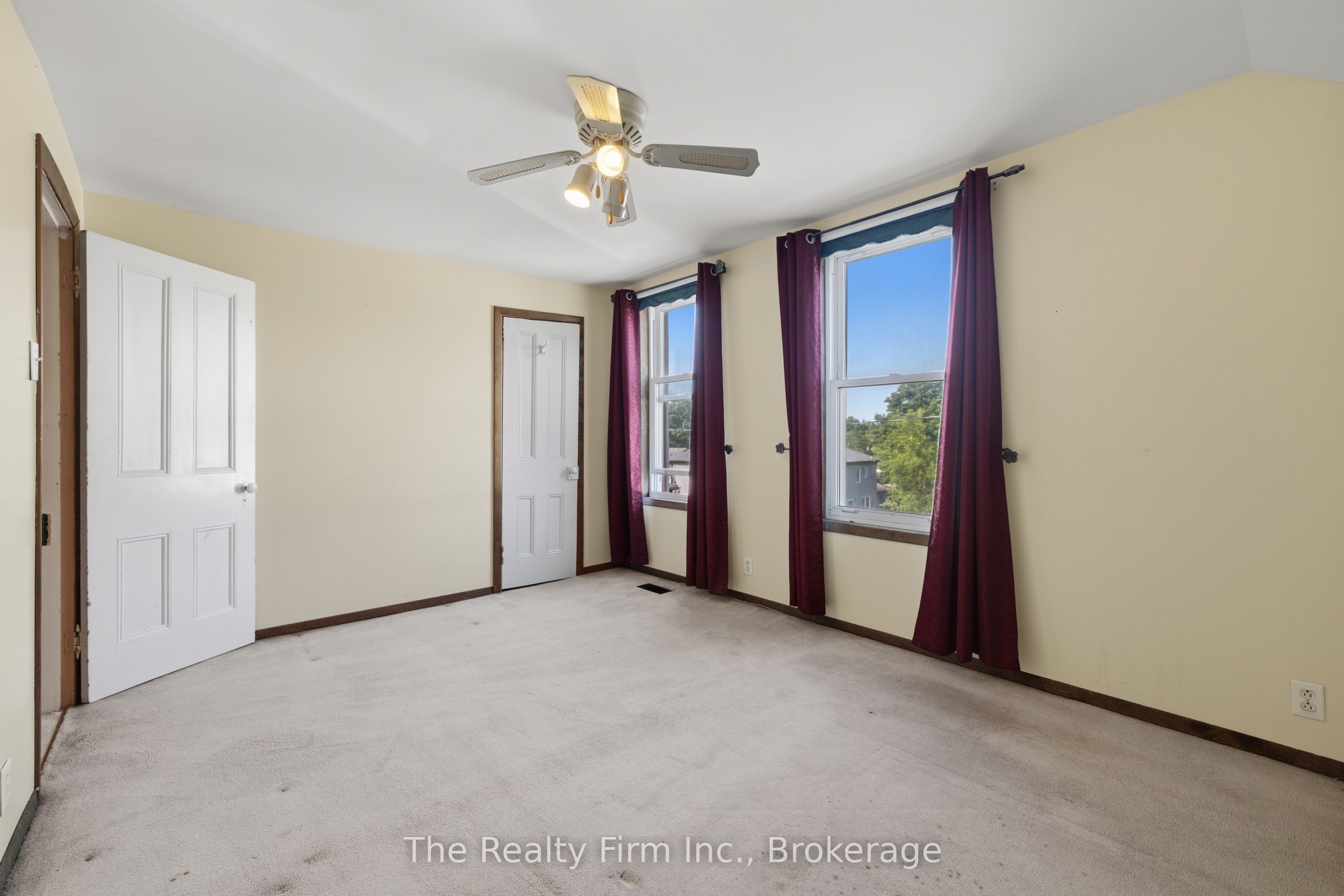 17 Douglas Street Property Photo 15