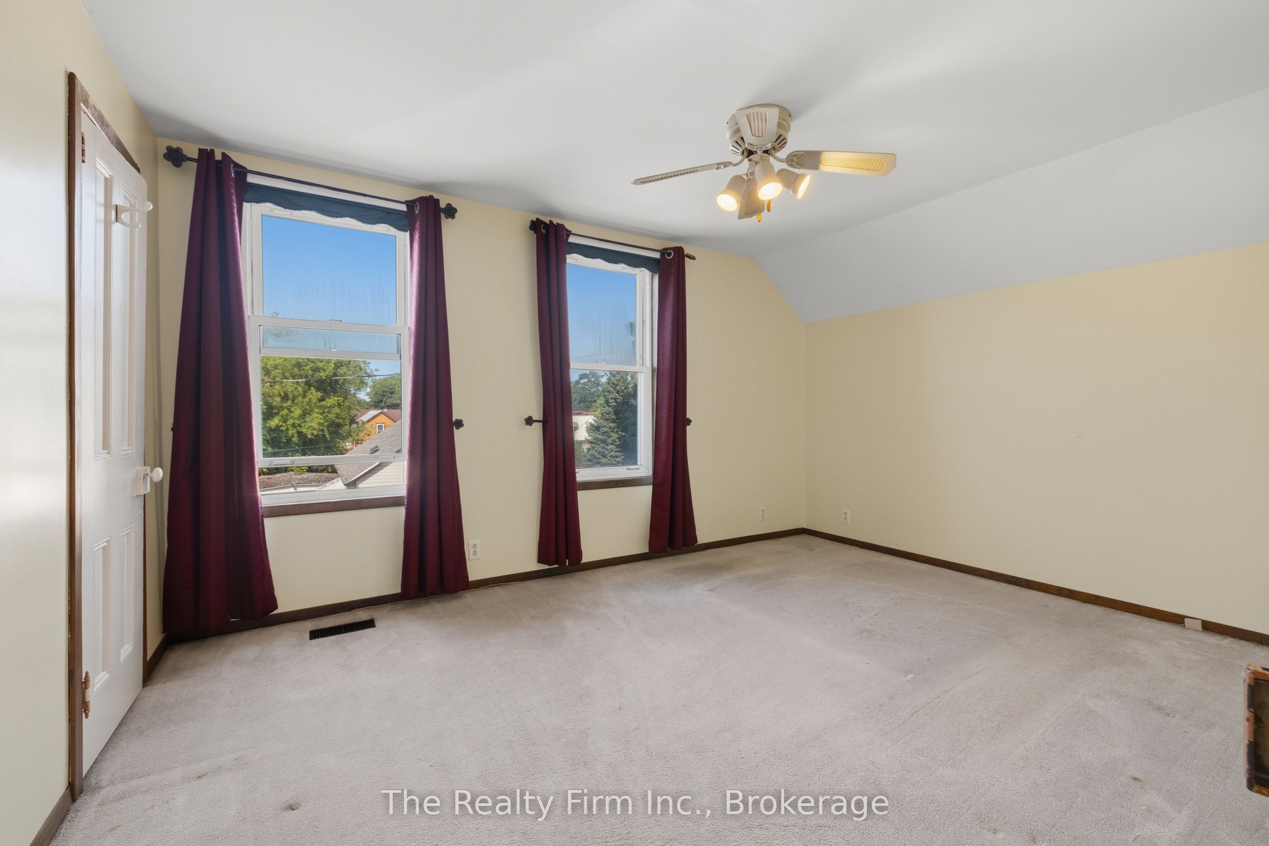 17 Douglas Street Property Photo 16