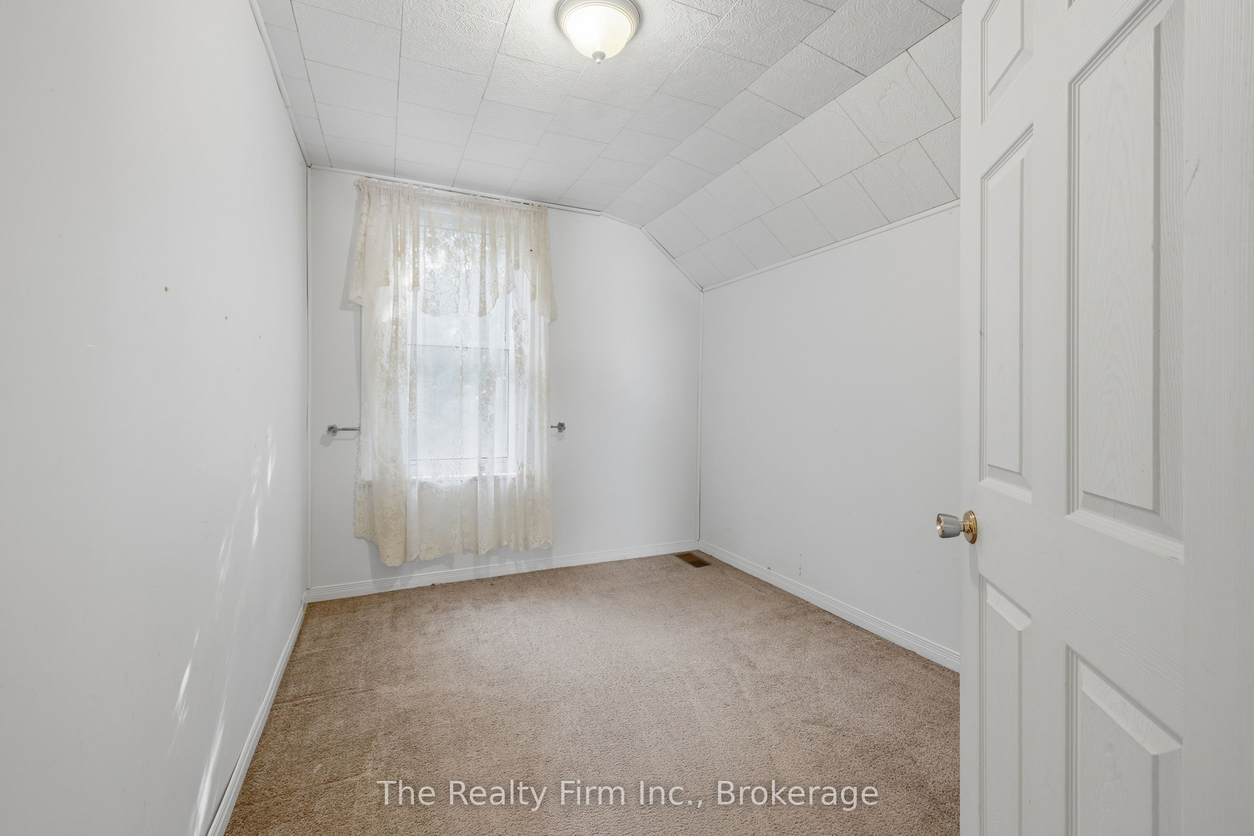 17 Douglas Street Property Photo 17