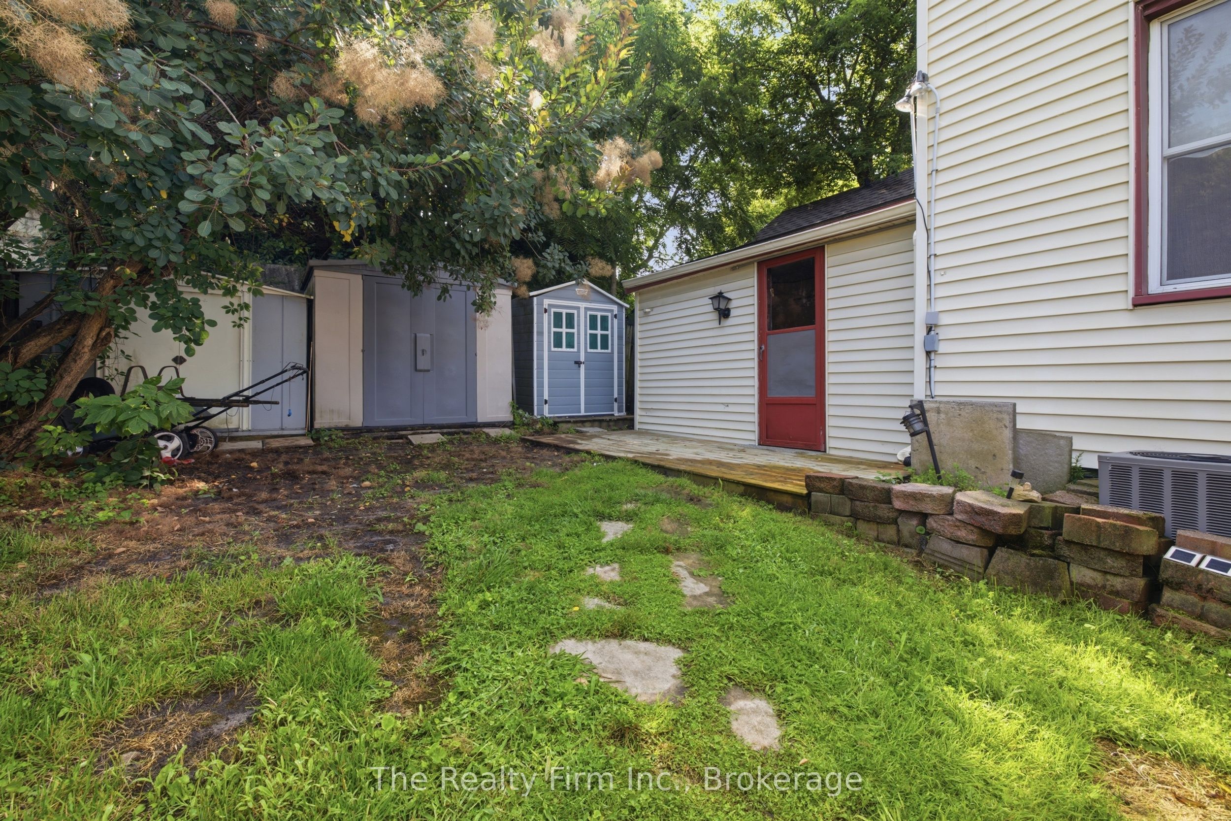17 Douglas Street Property Photo 21