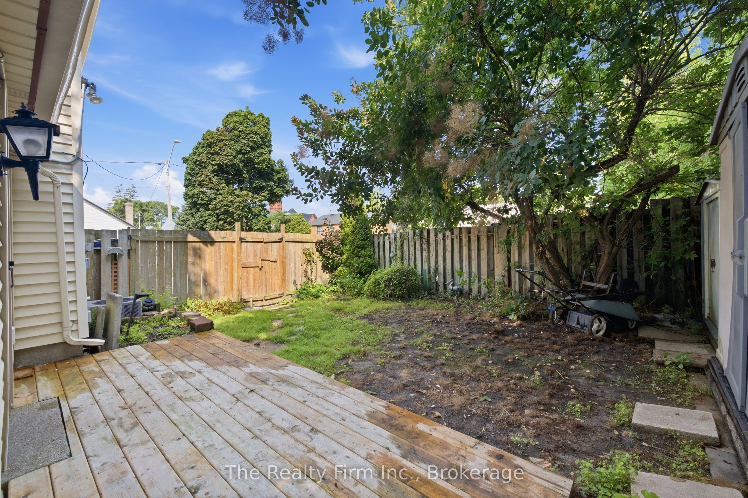 17 Douglas Street Property Photo 22