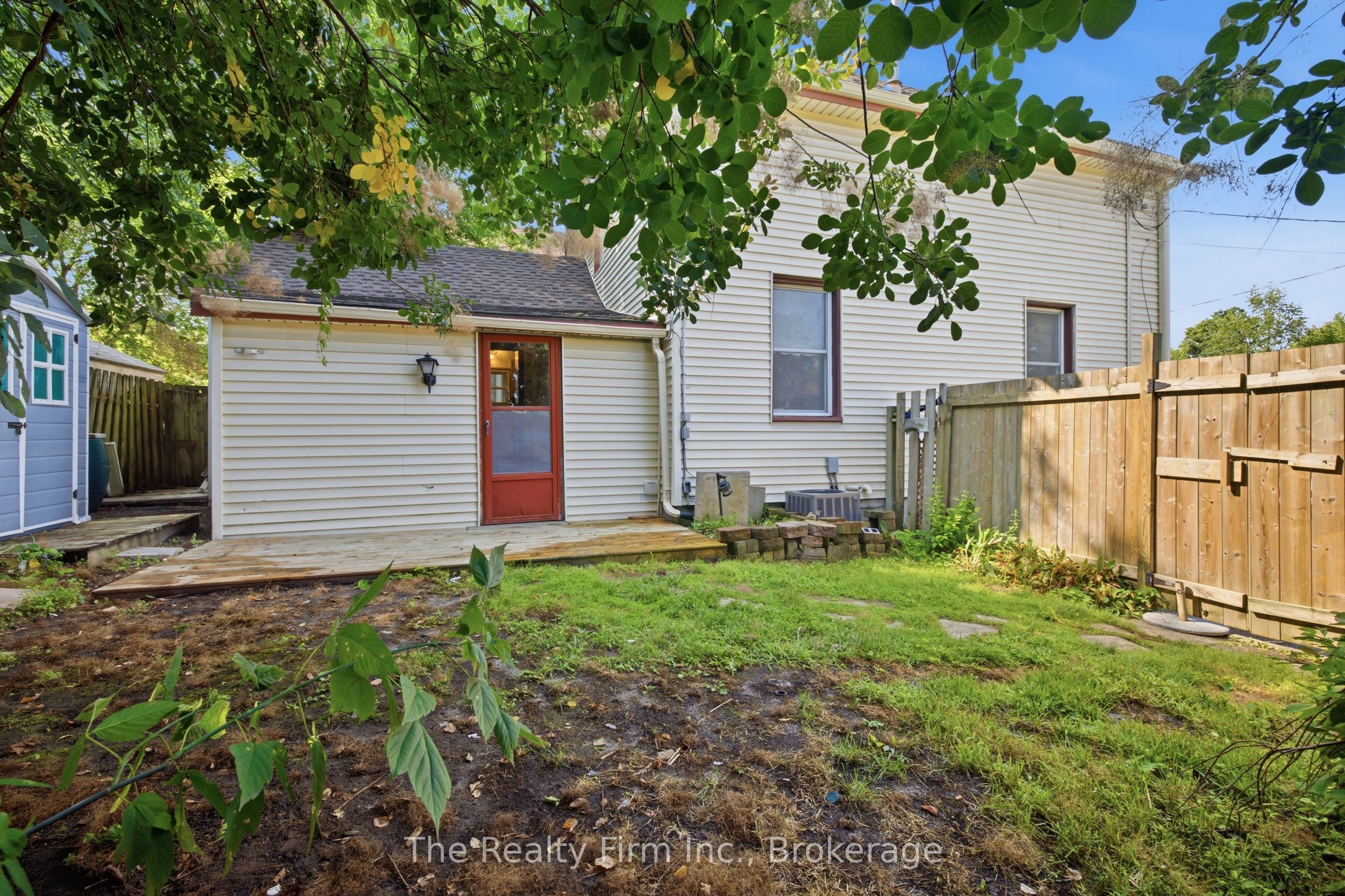 17 Douglas Street Property Photo 23