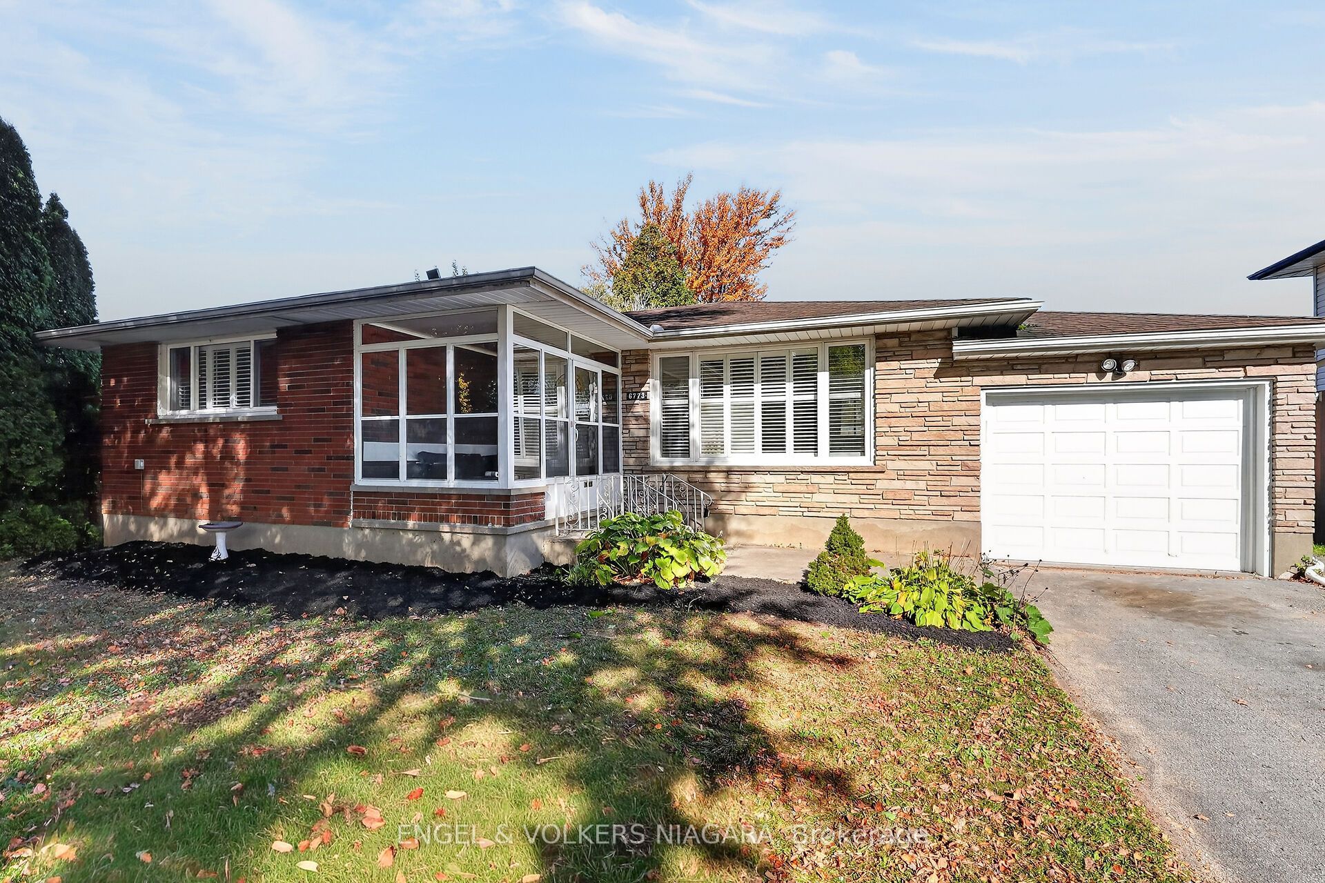 6773 Crawford Street Property Photo 2