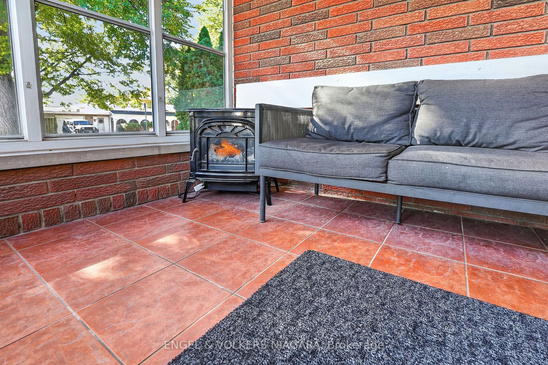 6773 Crawford Street Property Photo 3