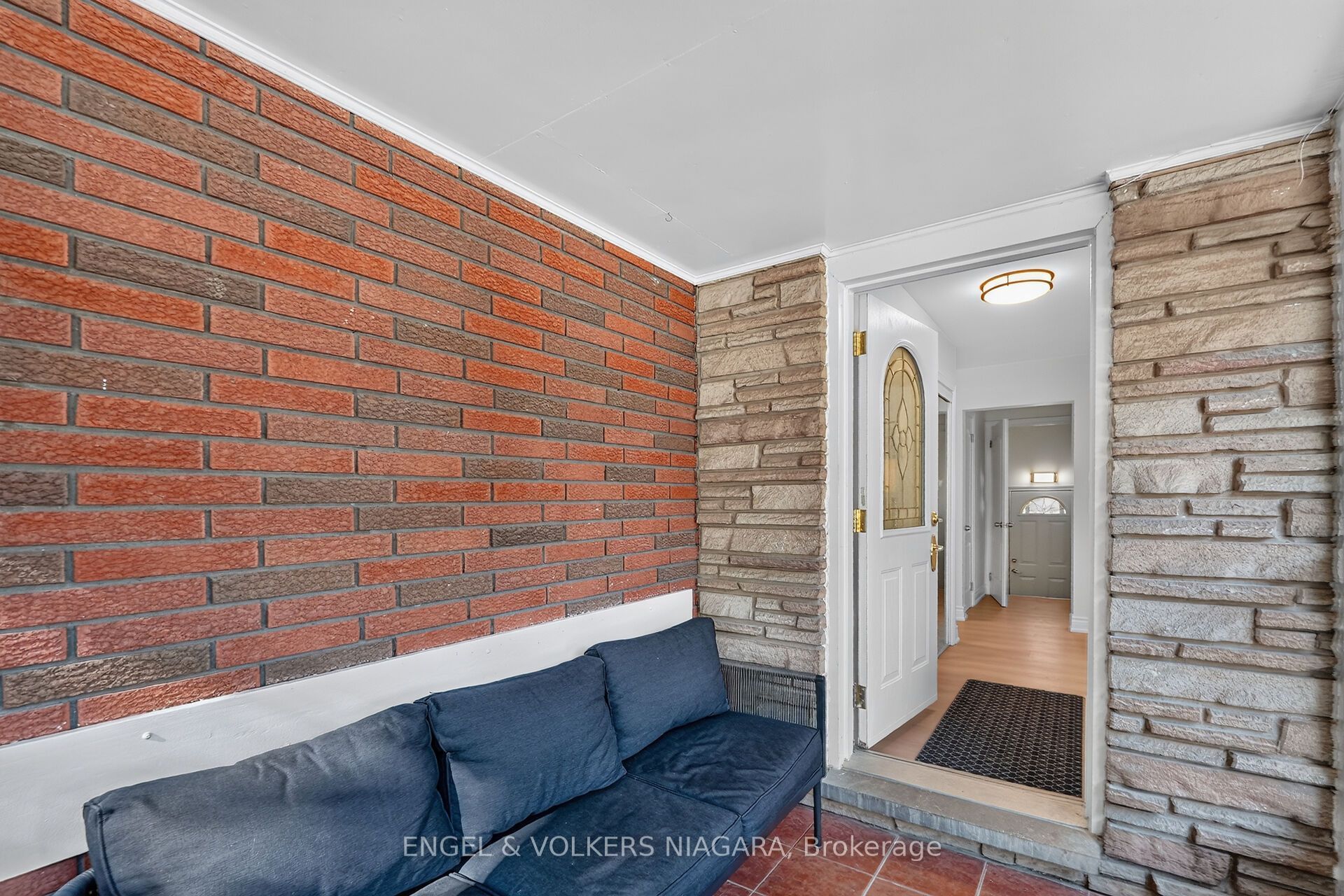 6773 Crawford Street Property Photo 4