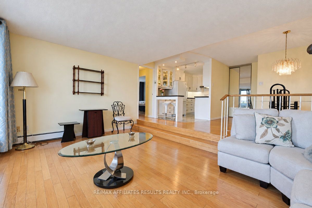 415 Greenview Avenue 408 Property Photo 3